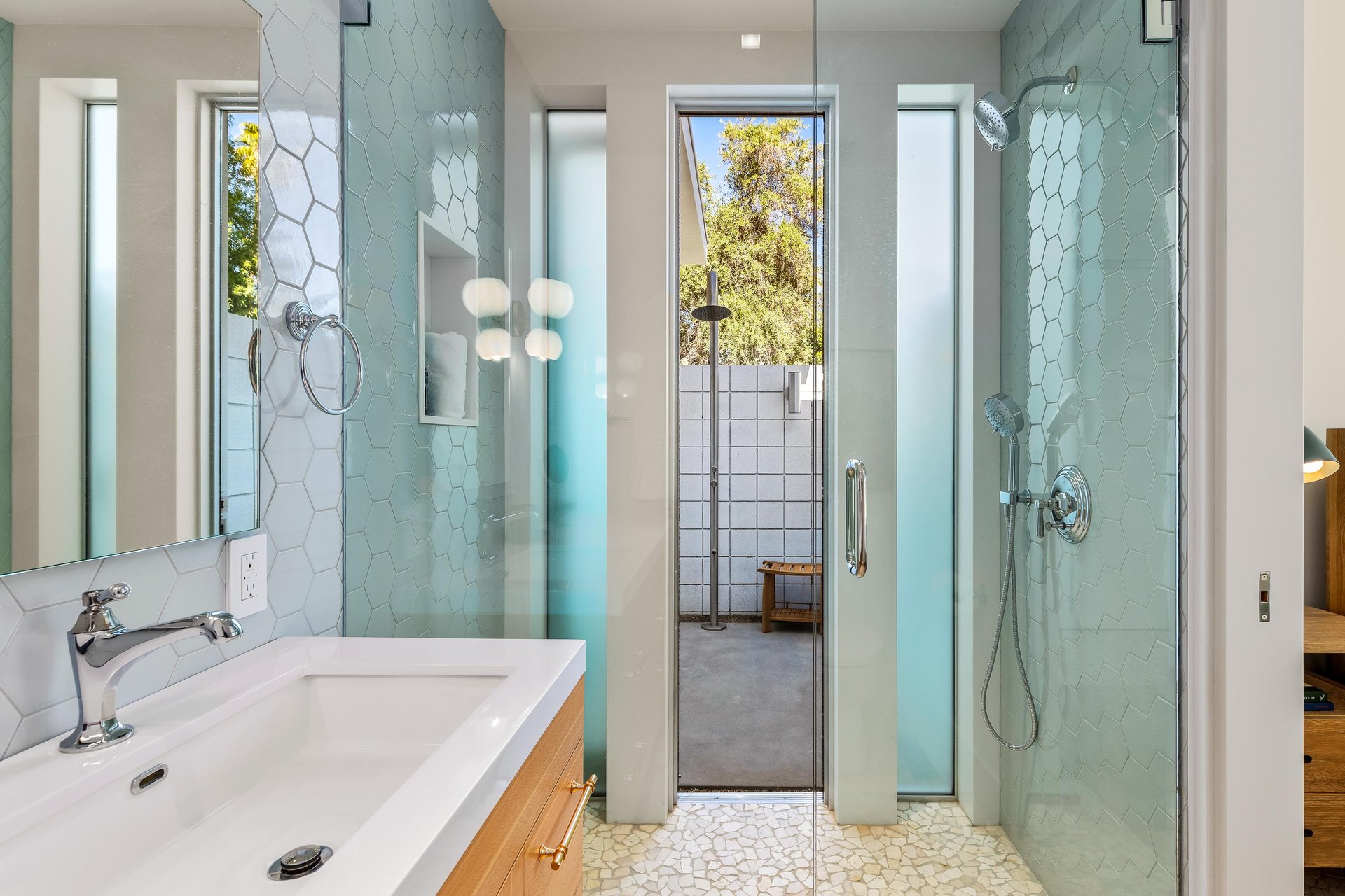 Guest Suite Connected Bath