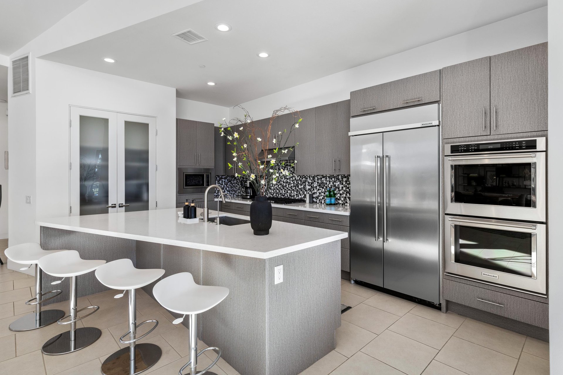 Chefs kitchen with midcentury modern design