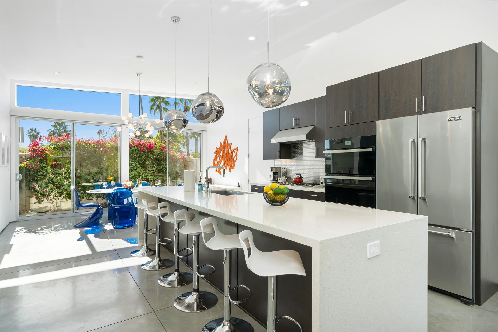 Room for six at the kitchen island