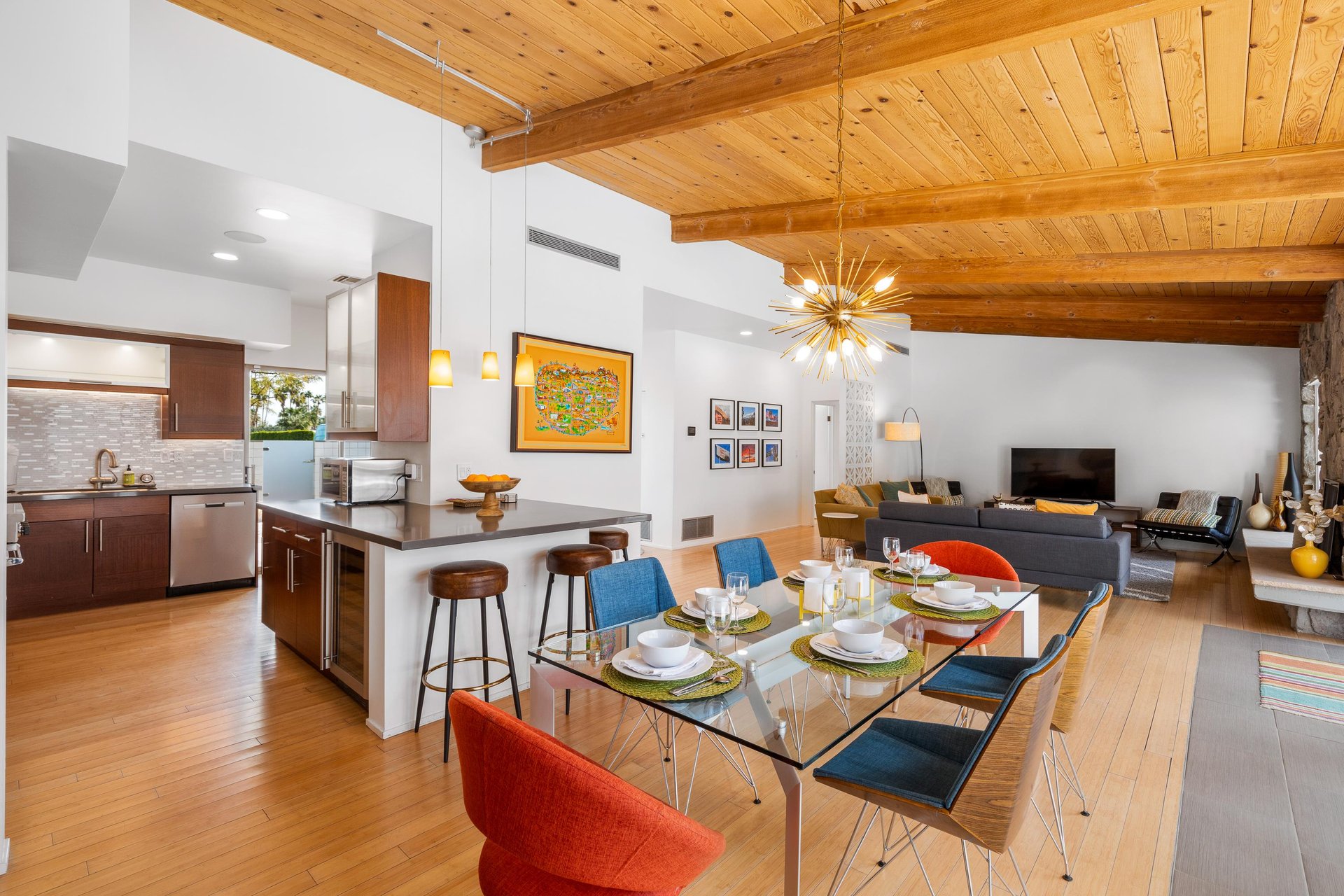 Amazing flow from dining to living rooms