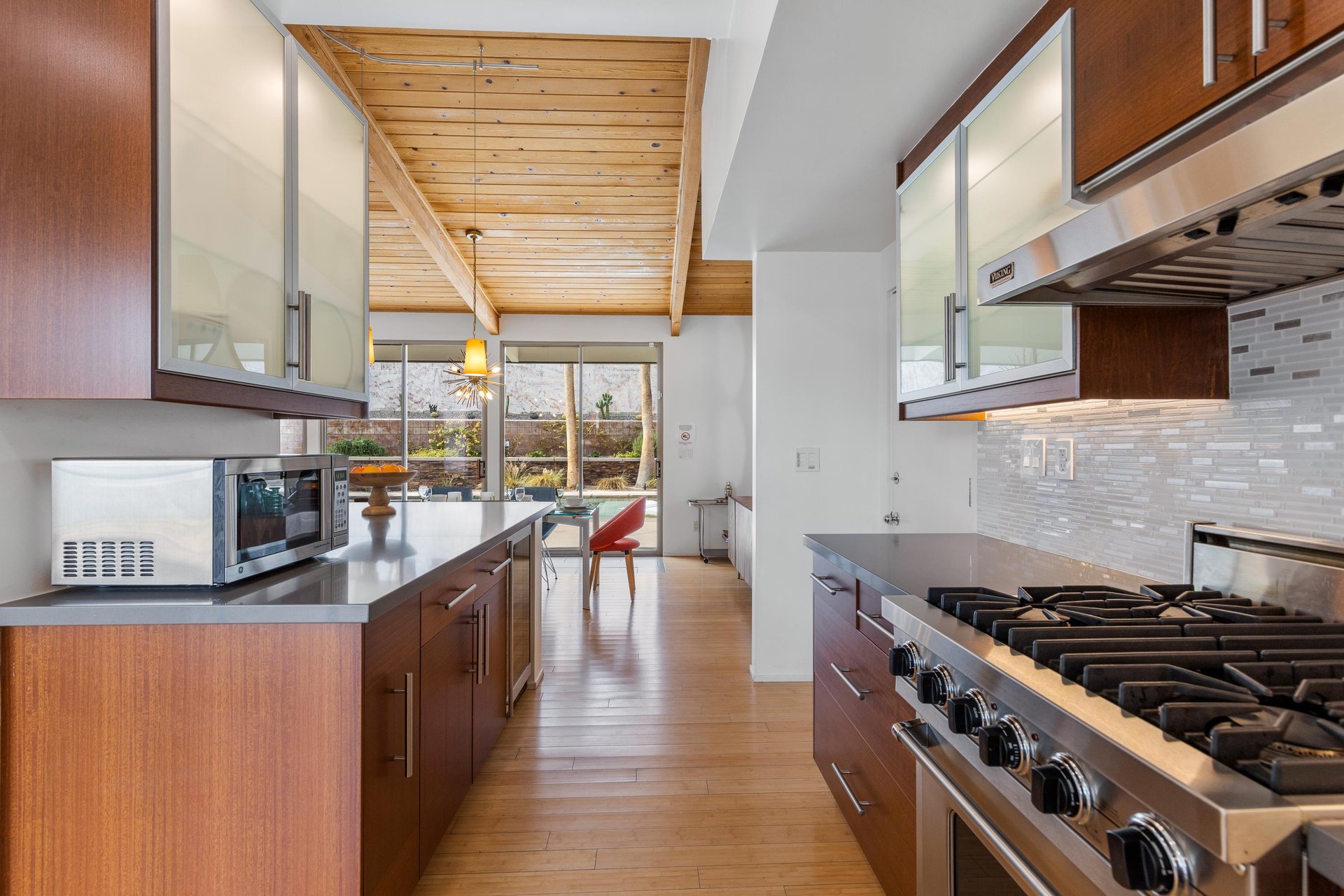 Flow from kitchen to dining room and outside