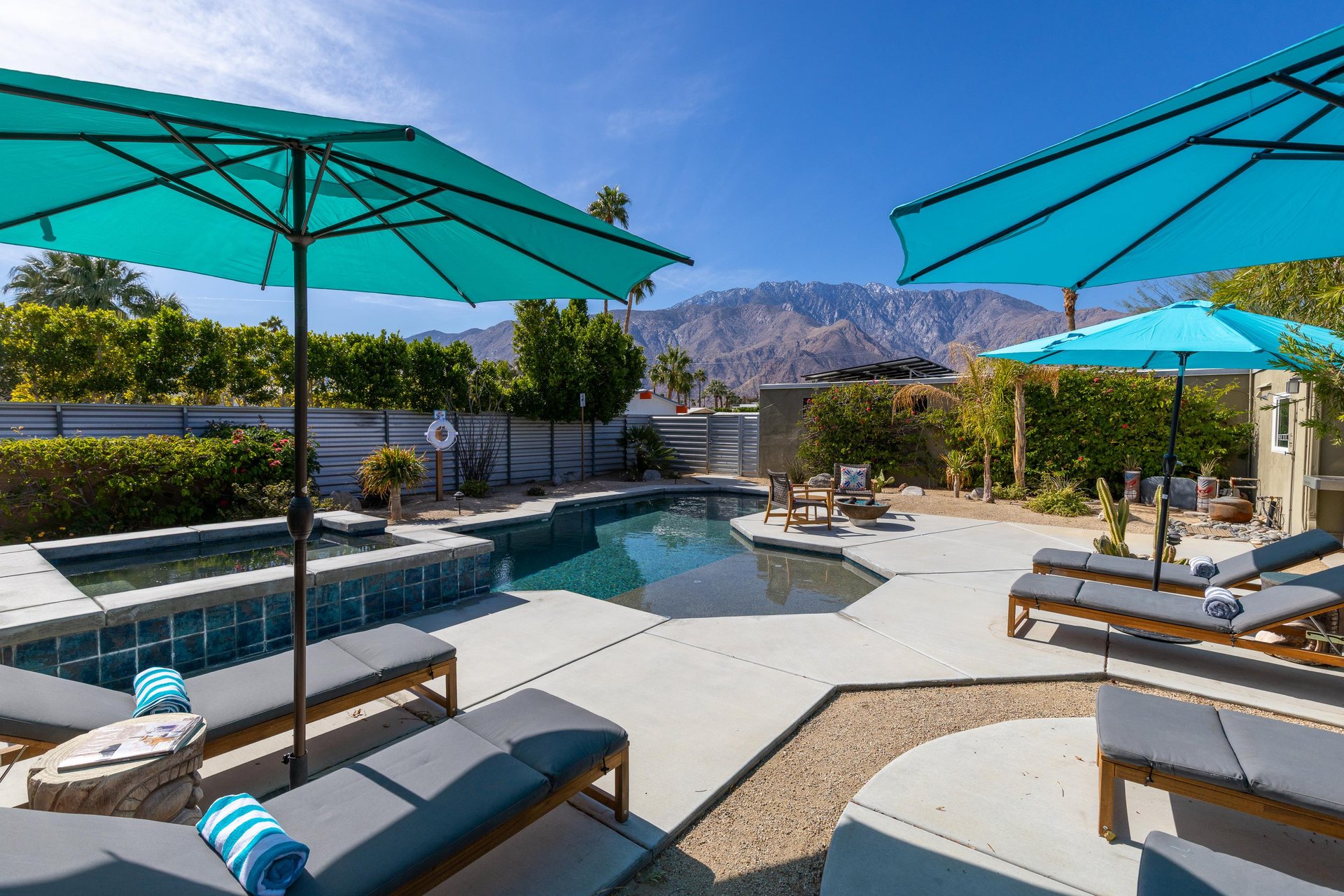 Amazing mountain views at the Pool