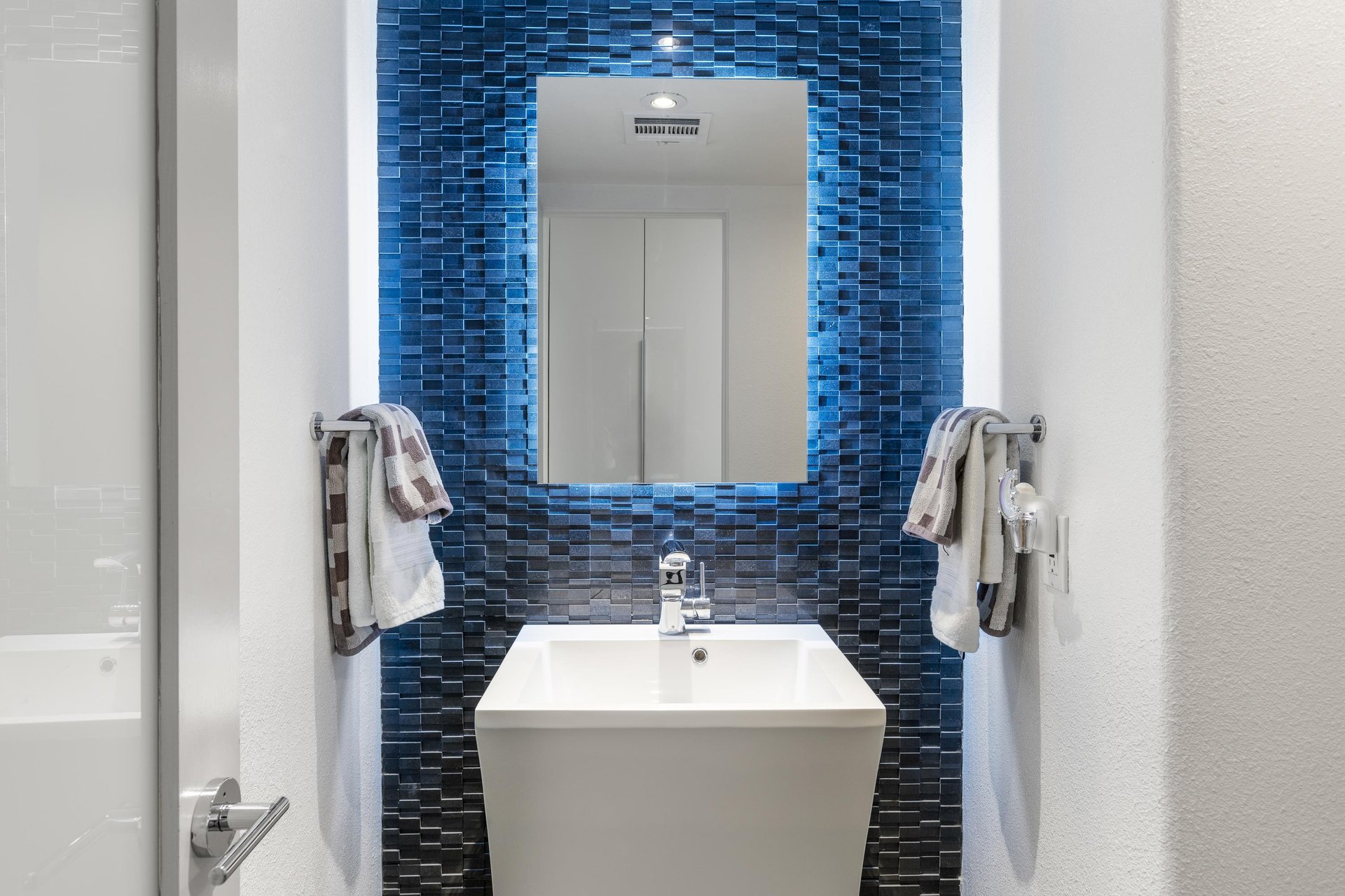 Halfbath near the kitchen