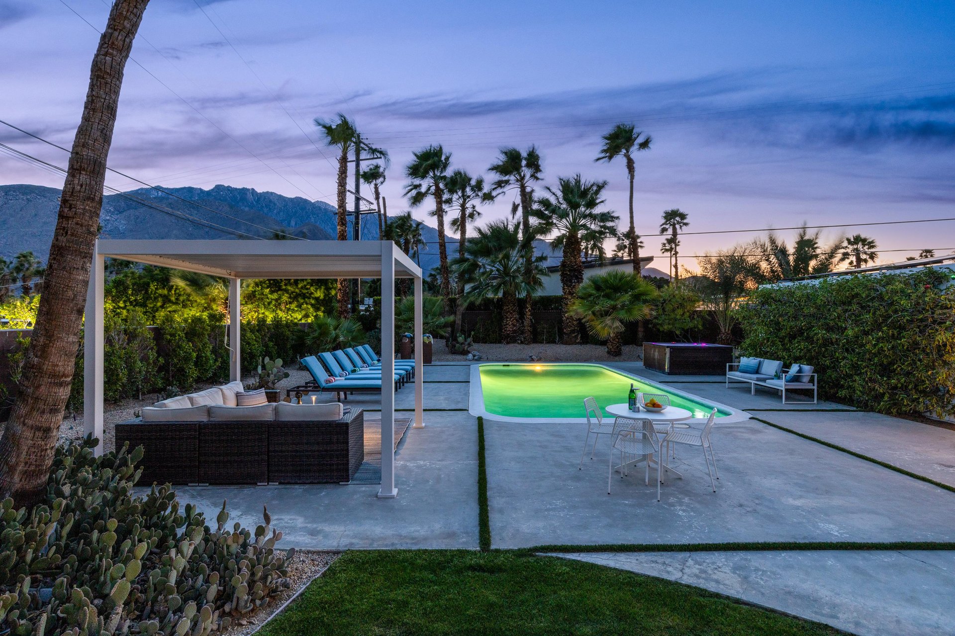 Amazing pool lights for your night swime