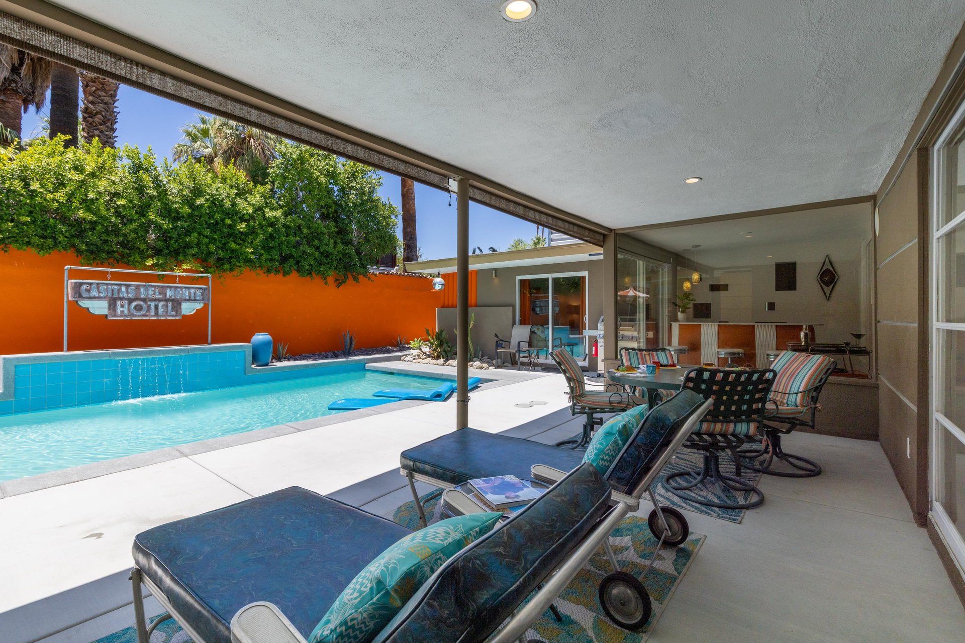 Covered lounge areas to take an afternoon nap