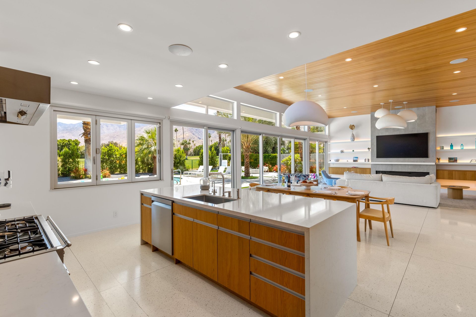 Impeccable midcentury modern kitchen
