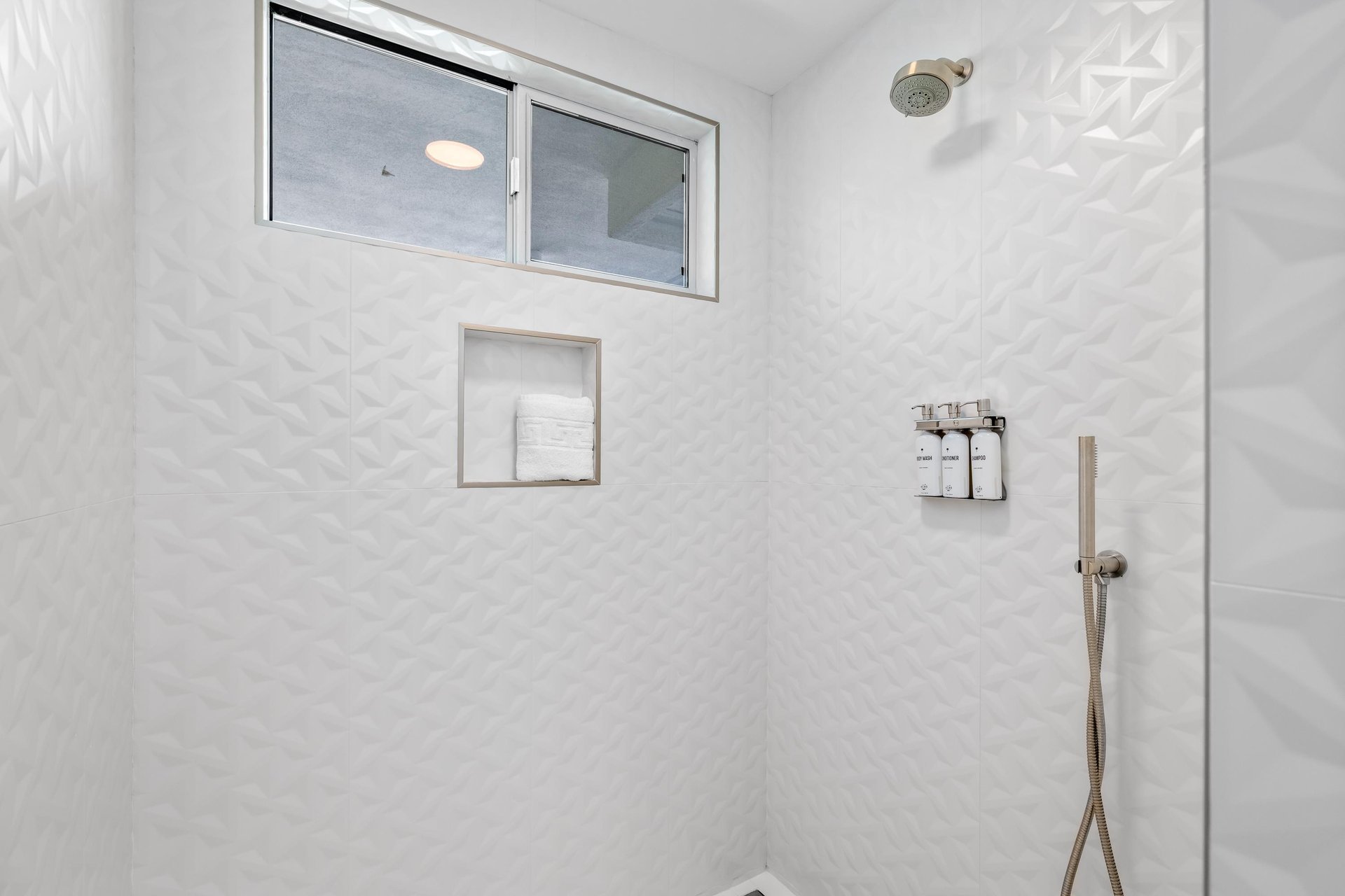 Guest en suite bathroom shower