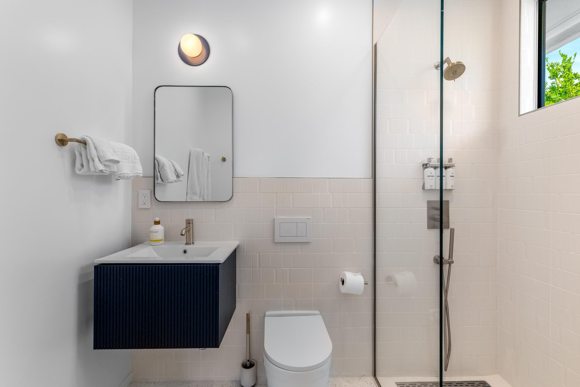 Guest en suite bathrooimn