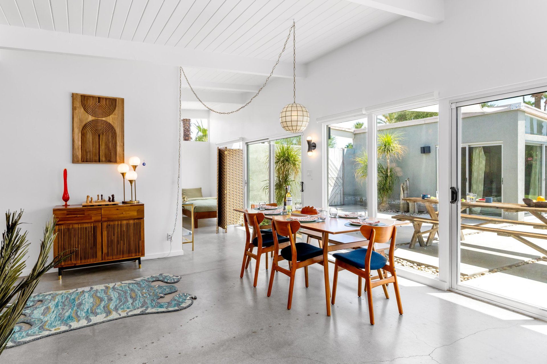 Midcentury modern Palm Springs living