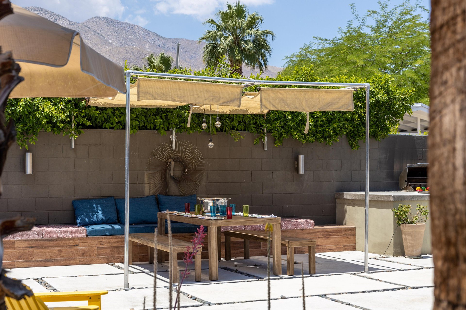 Al fresco dining for eight