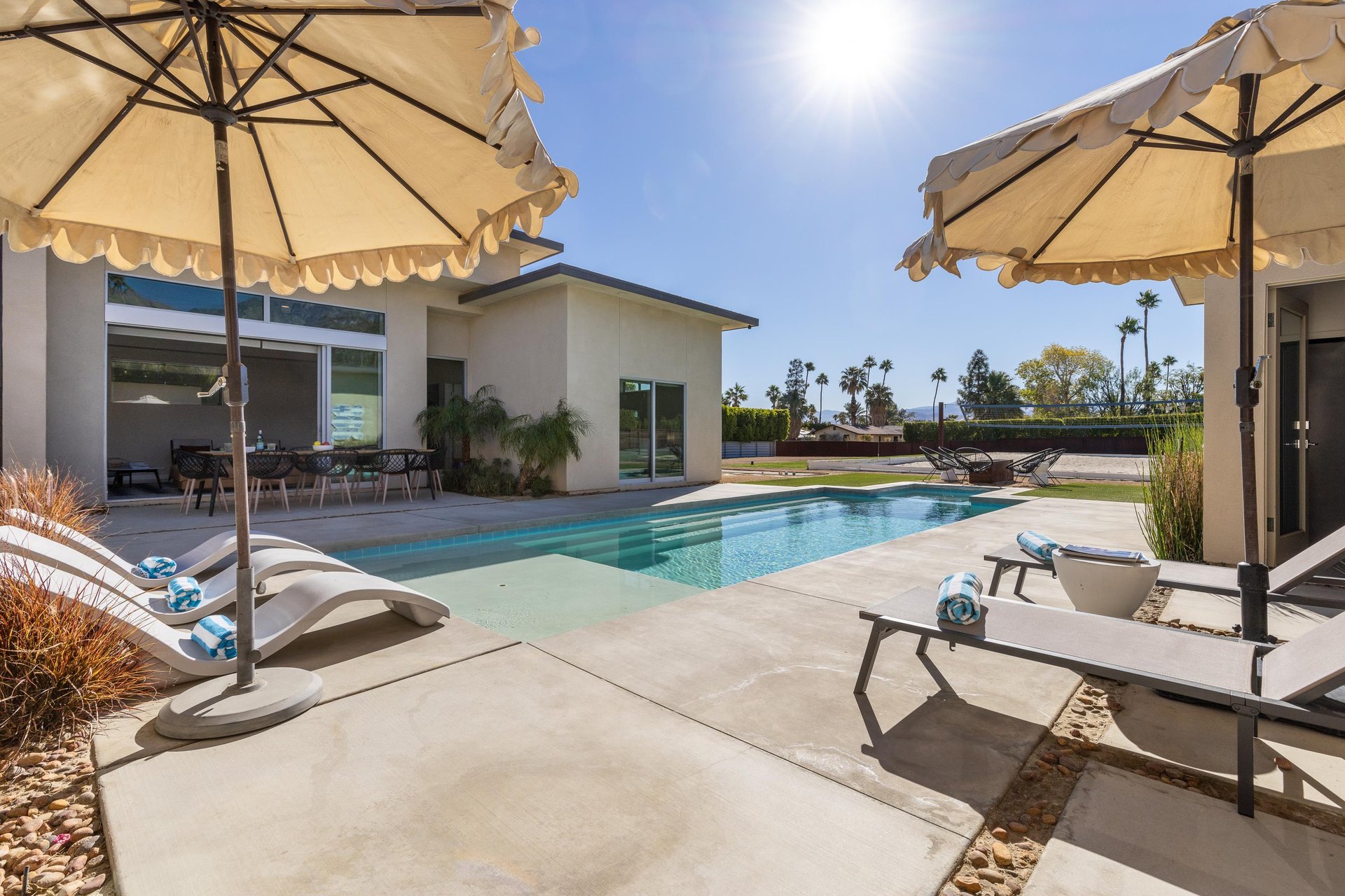 Amazing courtyard with sun tanning pool ledge