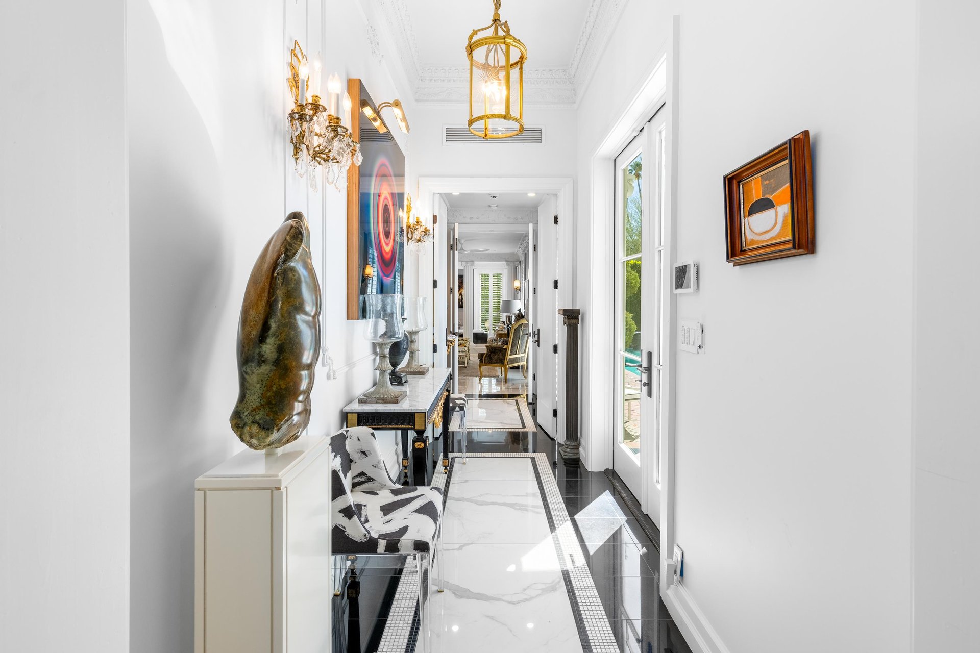 Main entrance to La Petite Maison