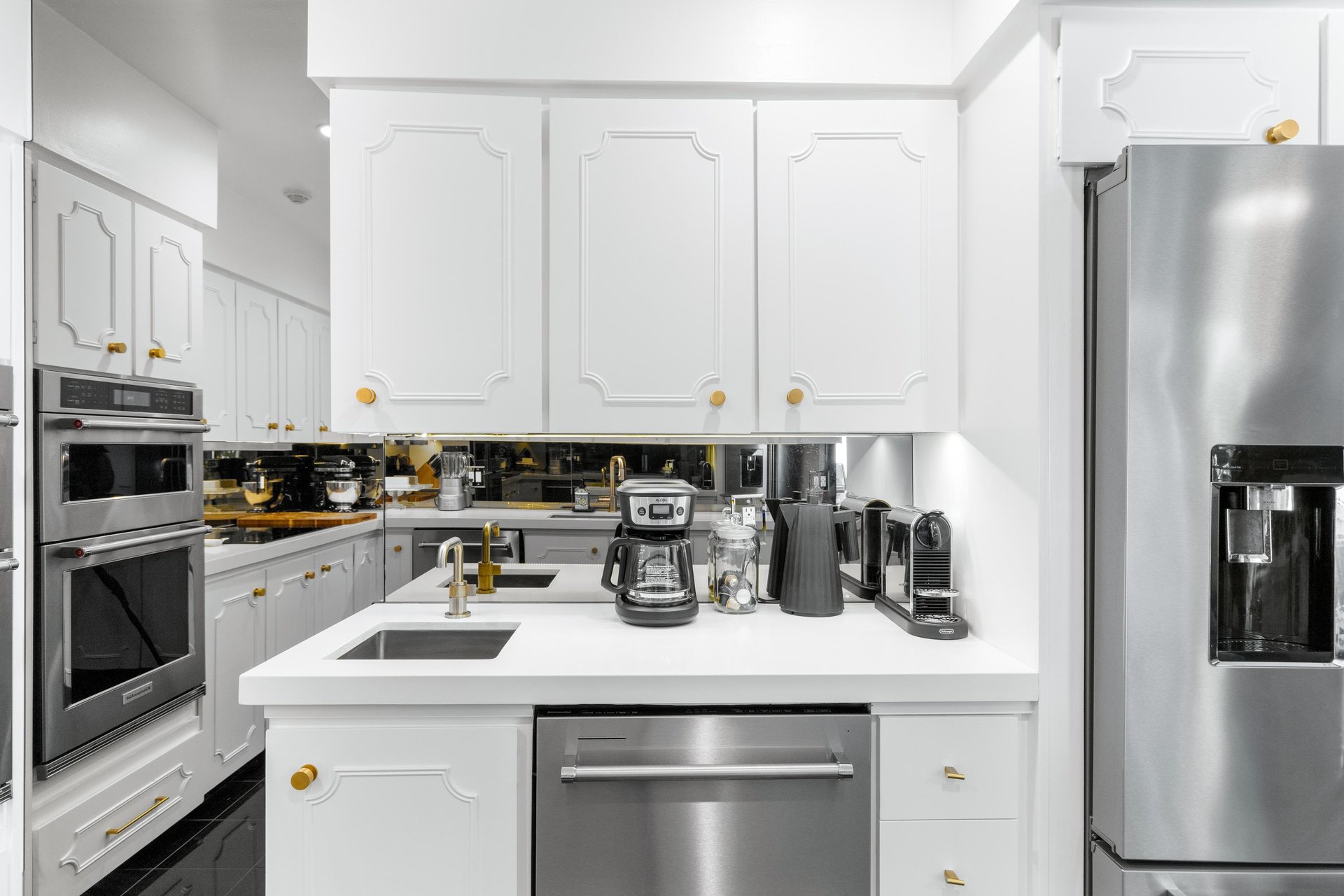 Cook to your hearts delight in this Chefs kitchen