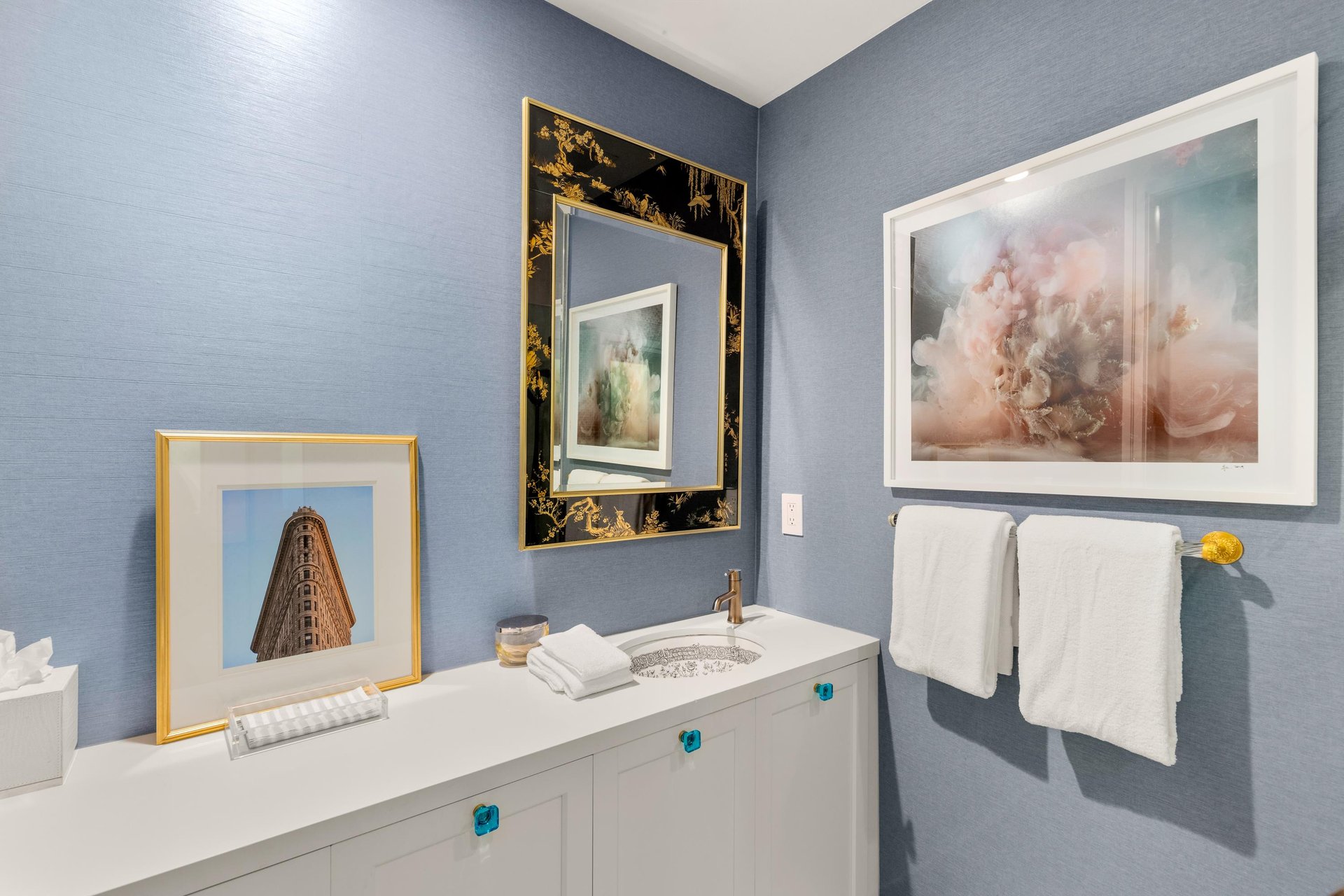 Guest bedroom en suite bathroom