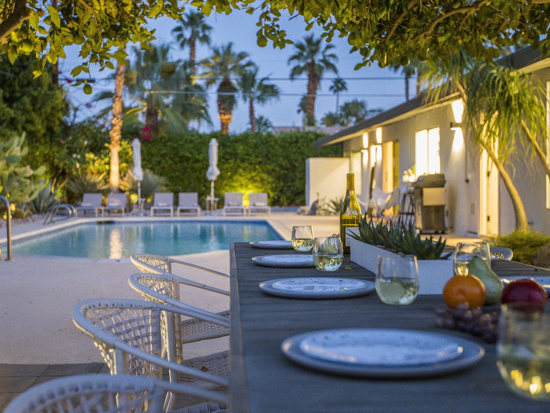 Poolside dining at its finest