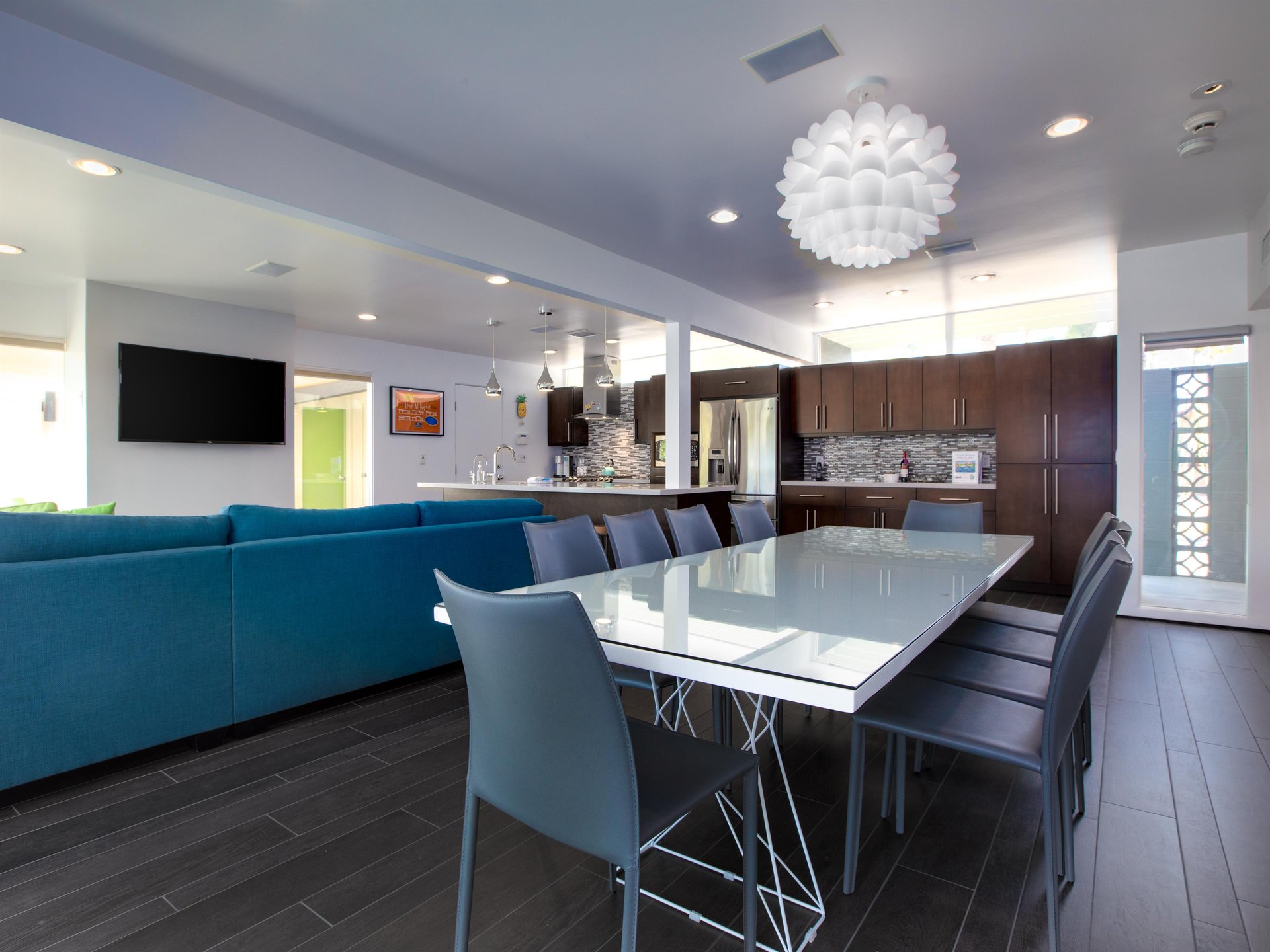 Enjoy family dinners in the open living space