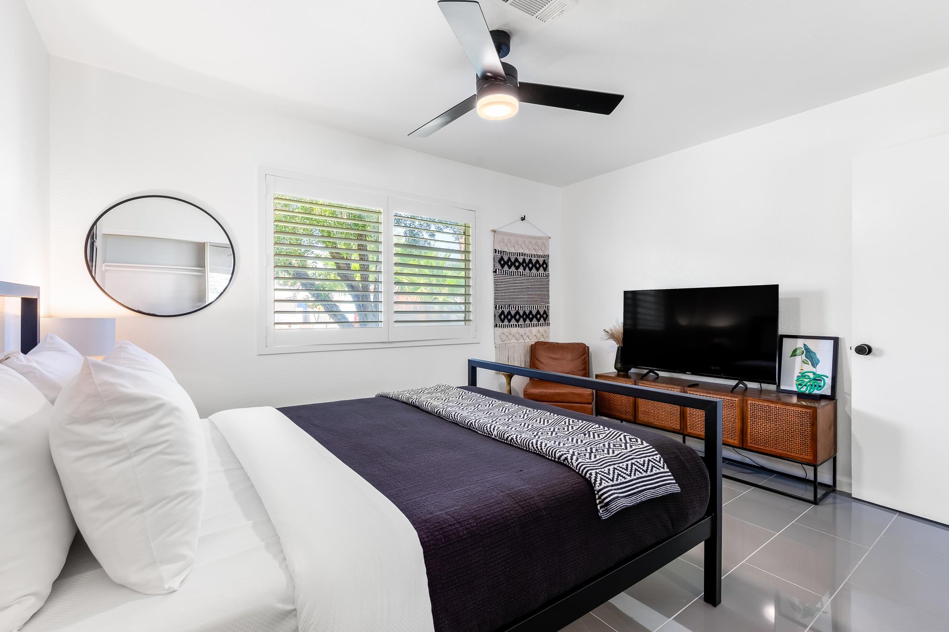 Private guest bedroom