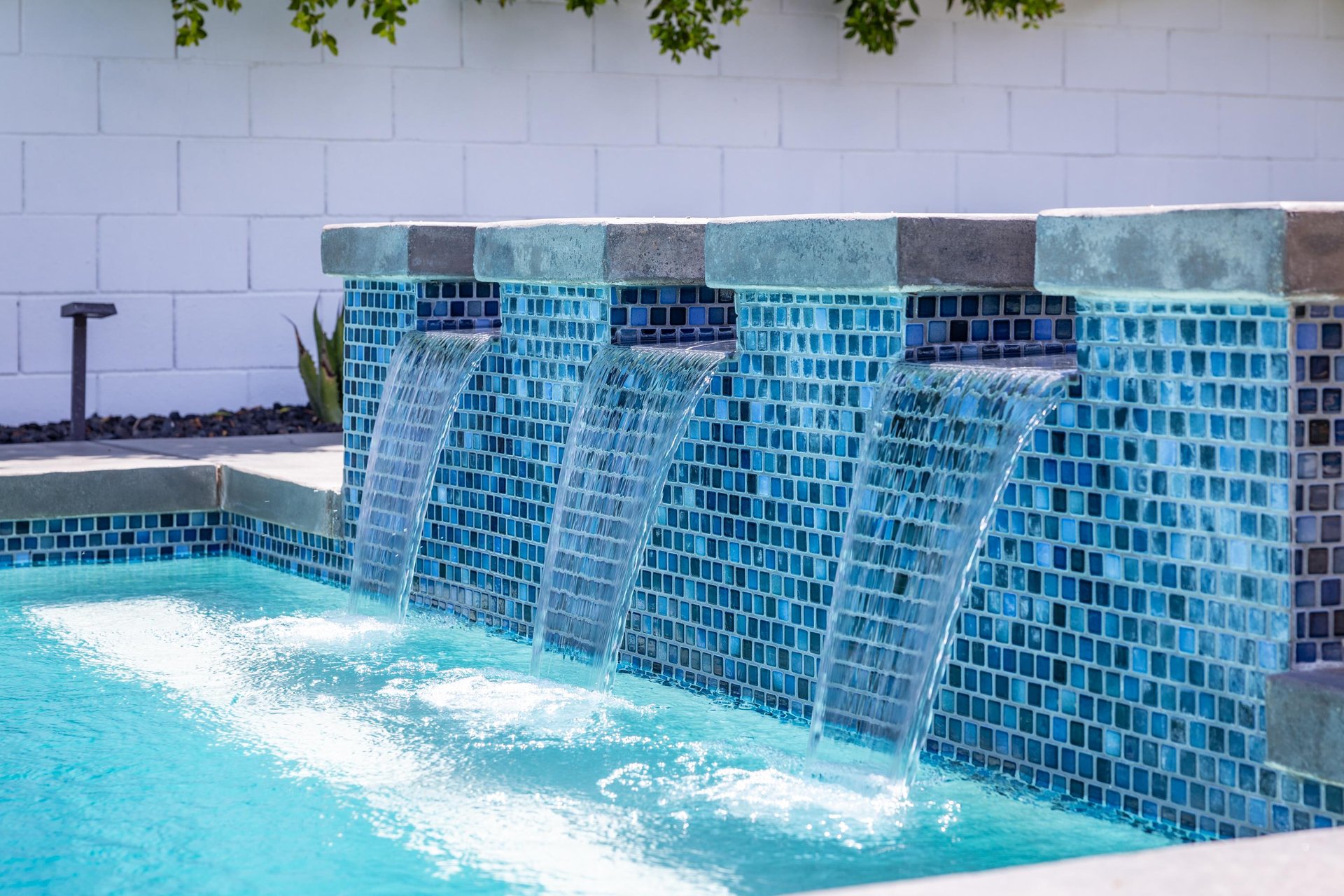 Triple waterfall feature