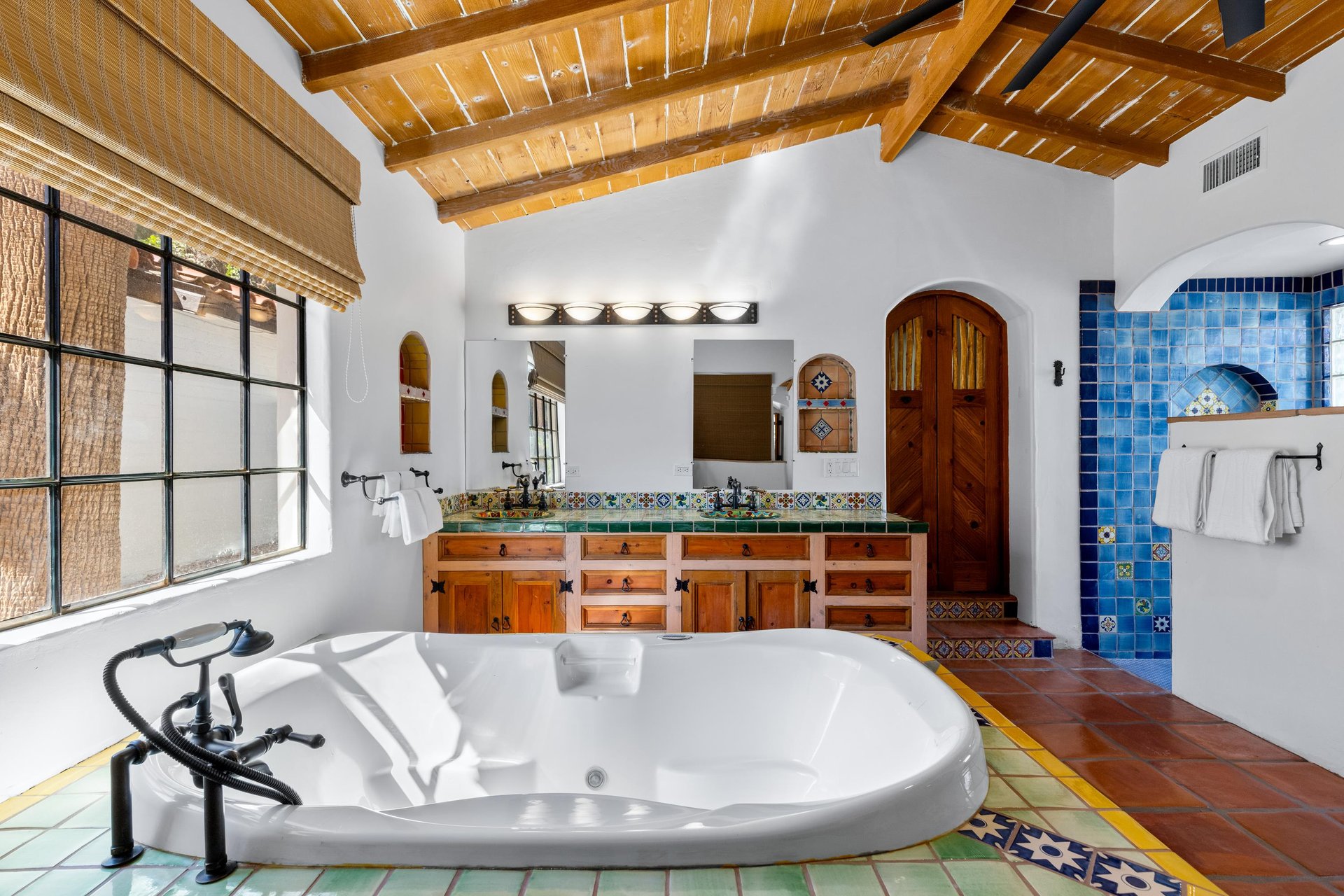 Soaking tub  just say yes