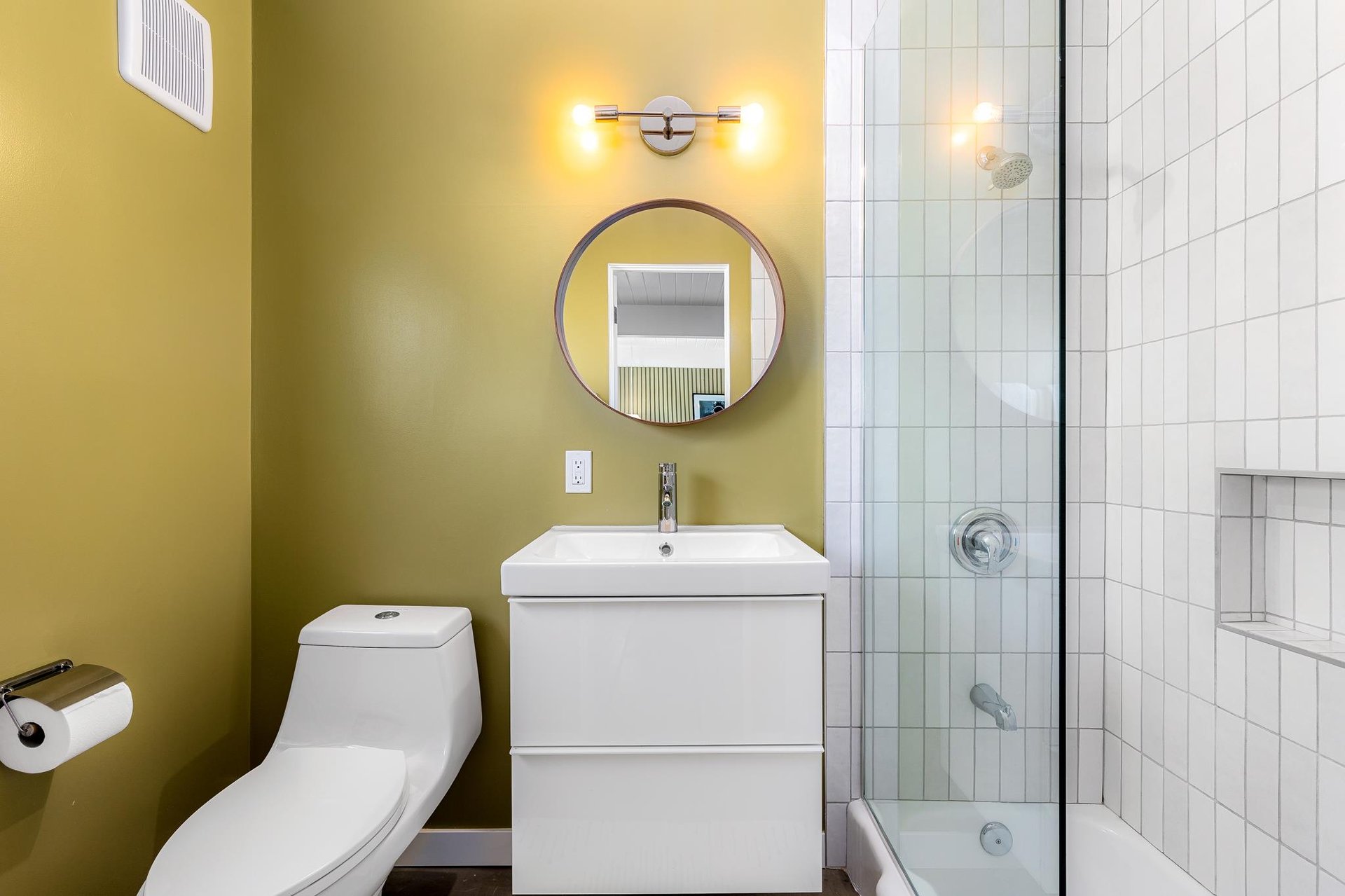 Primary en suite bath