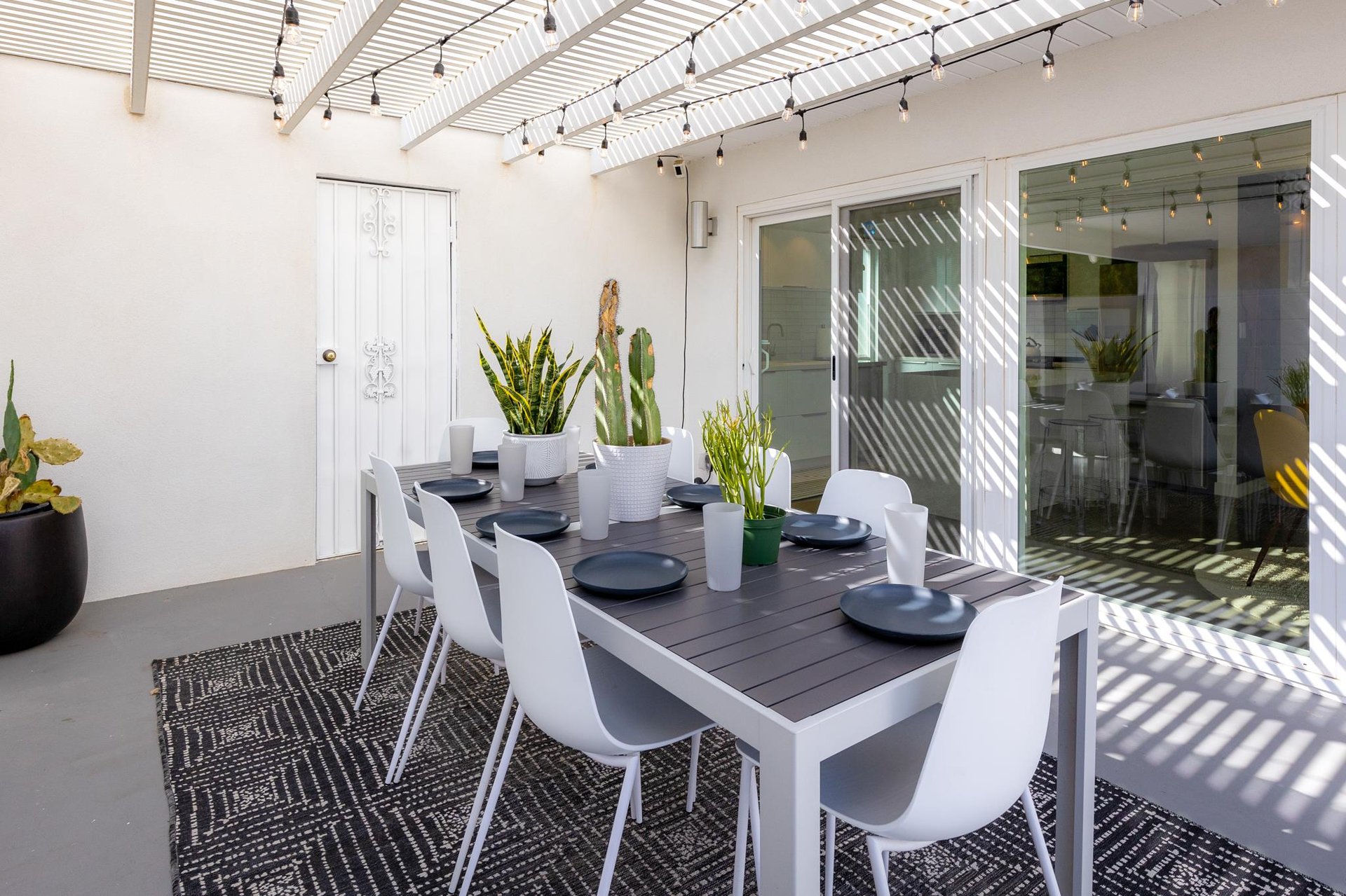 Shaded al fresco dining