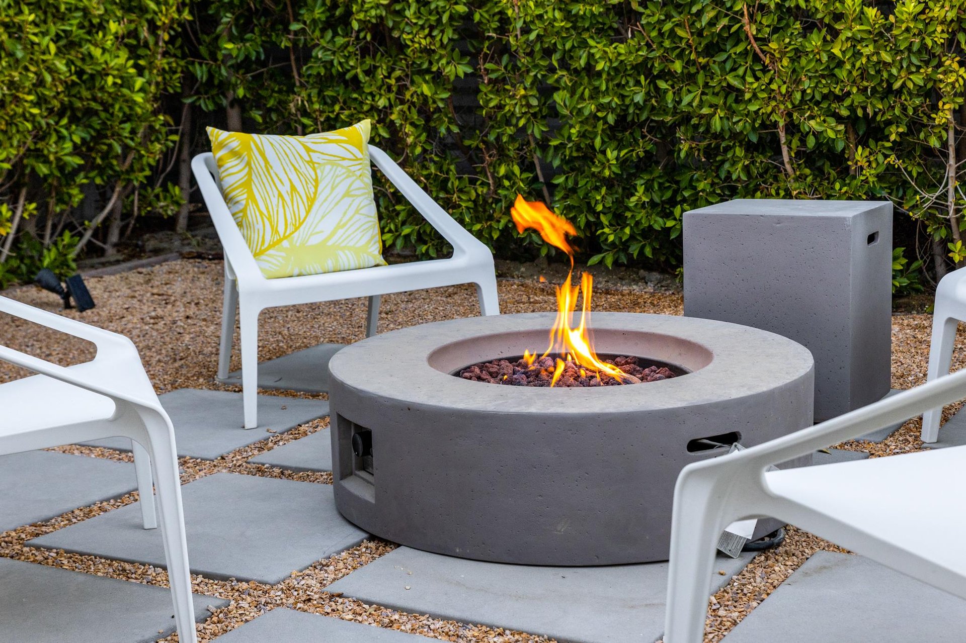 Fire pit lounge