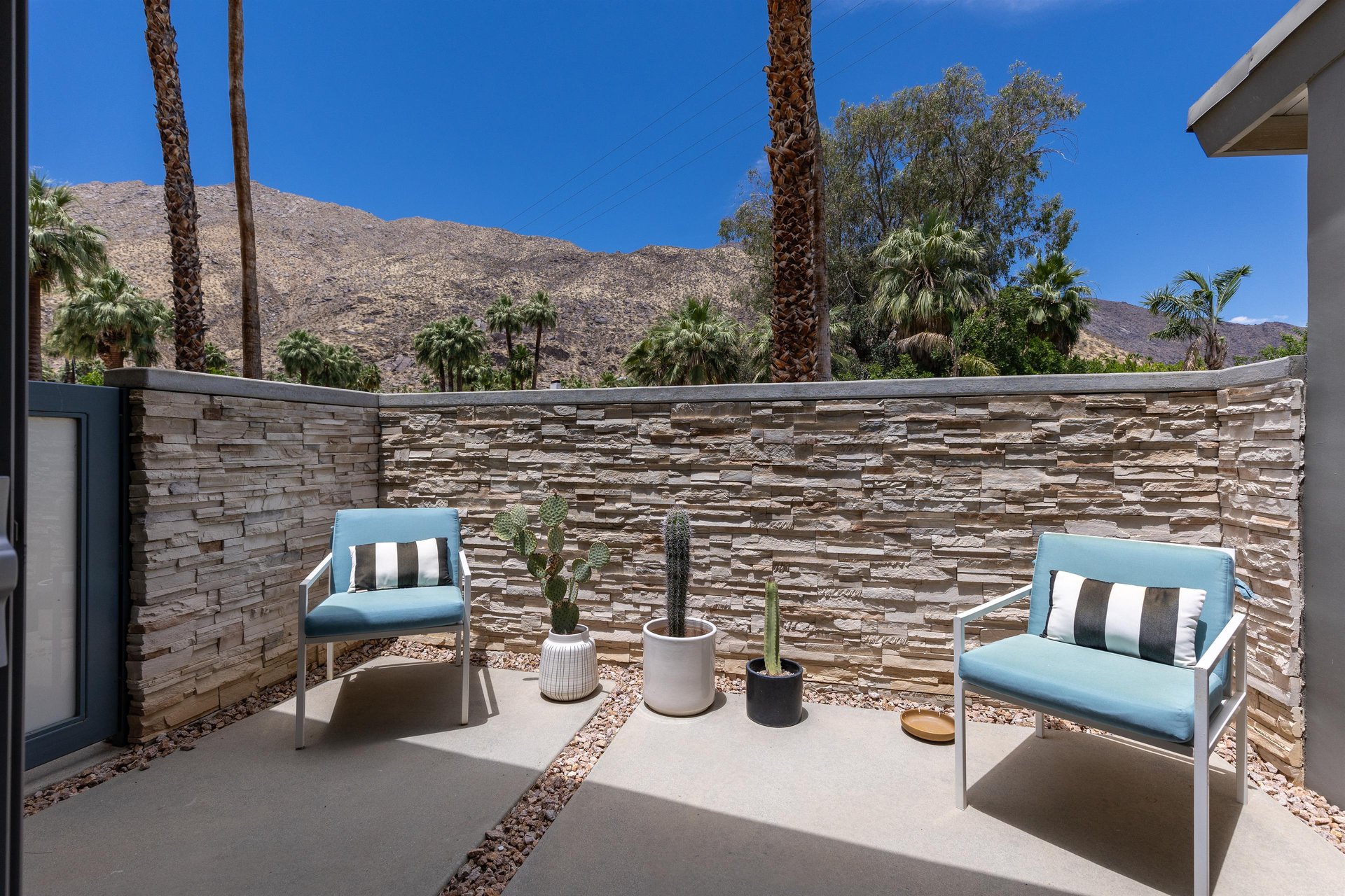 Guest bedroom outdoor private area