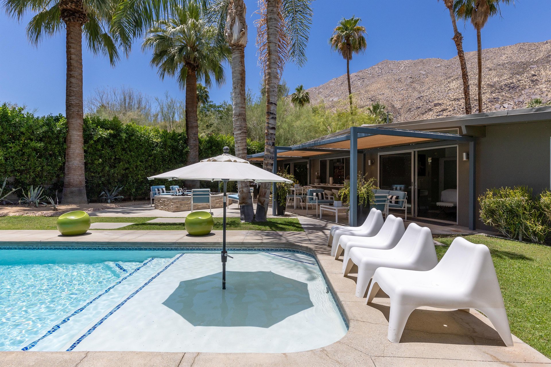 Suntanning deck for days