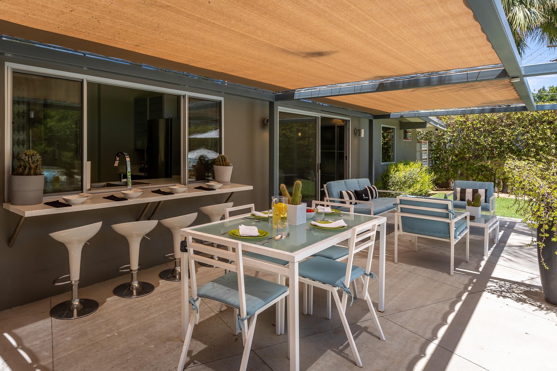 Covered al fresco dining