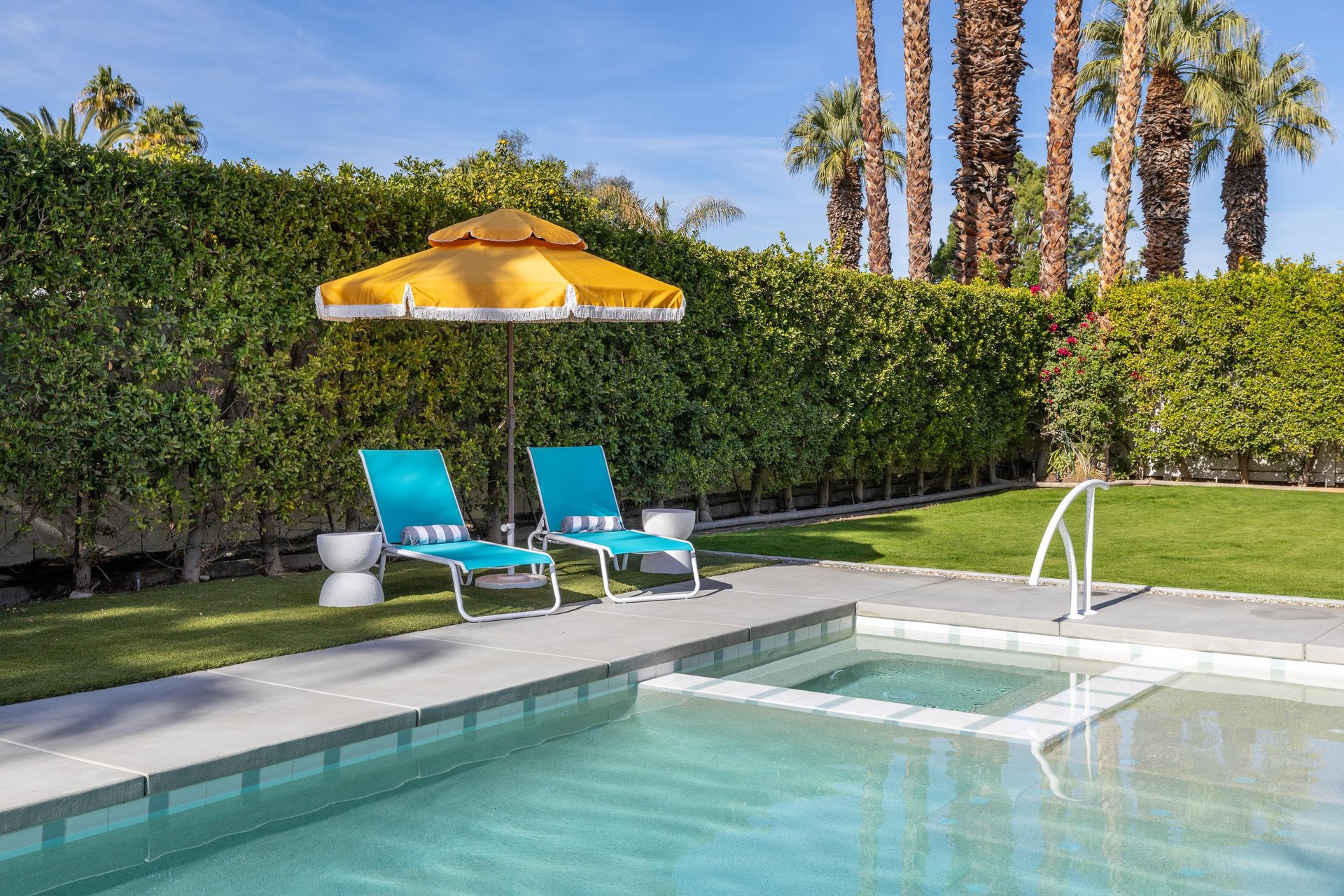 Another place to gossip by the Spa