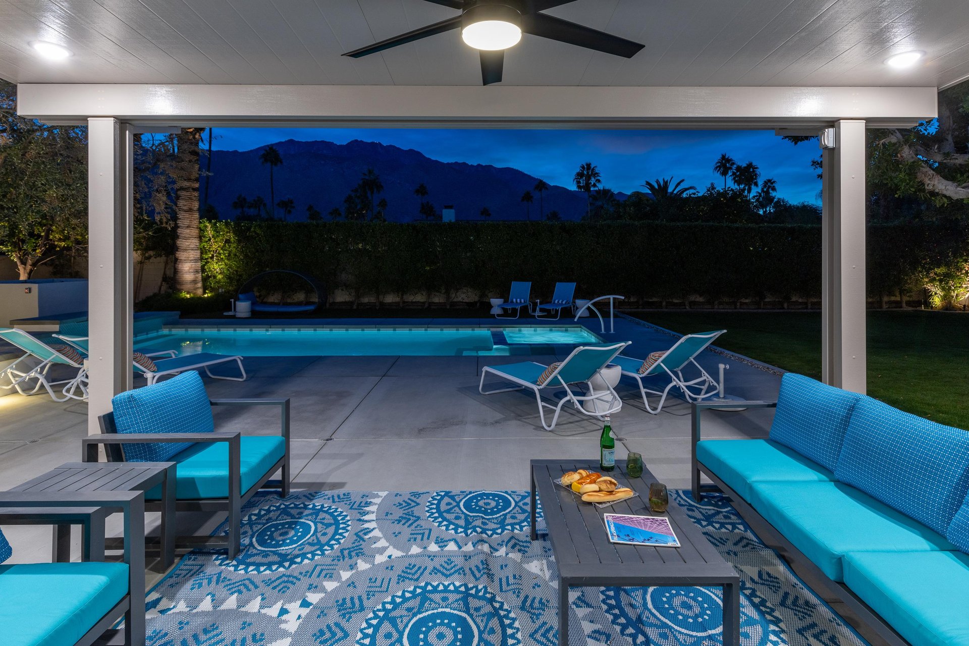 Enjoy some gossip time in the many lounge areas