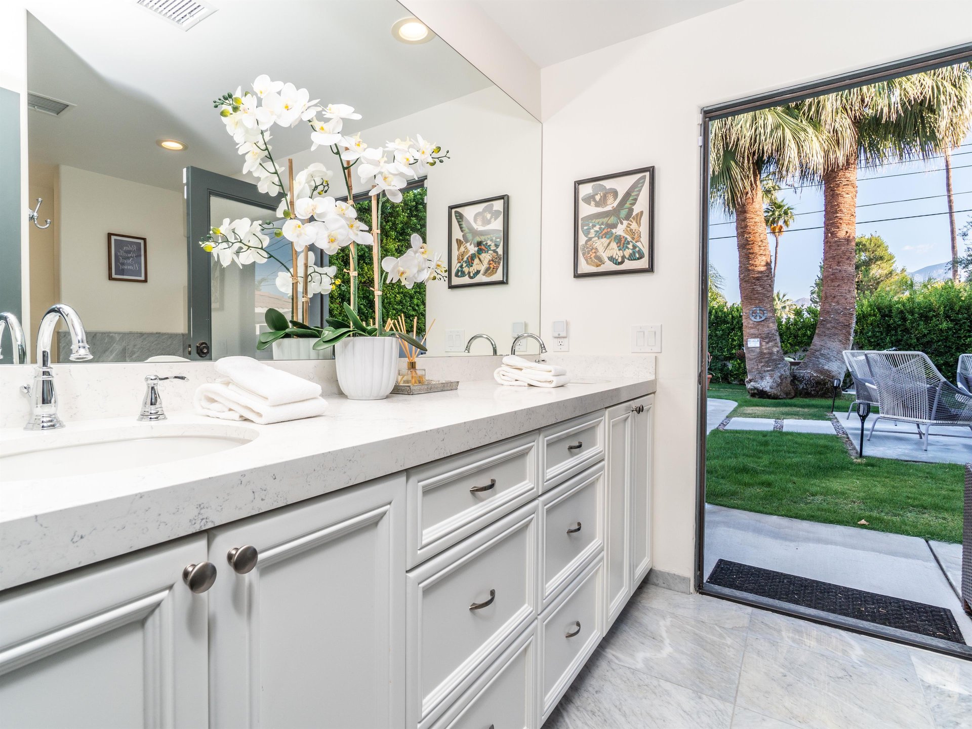 Pamper yourself in the luxurious bathroom