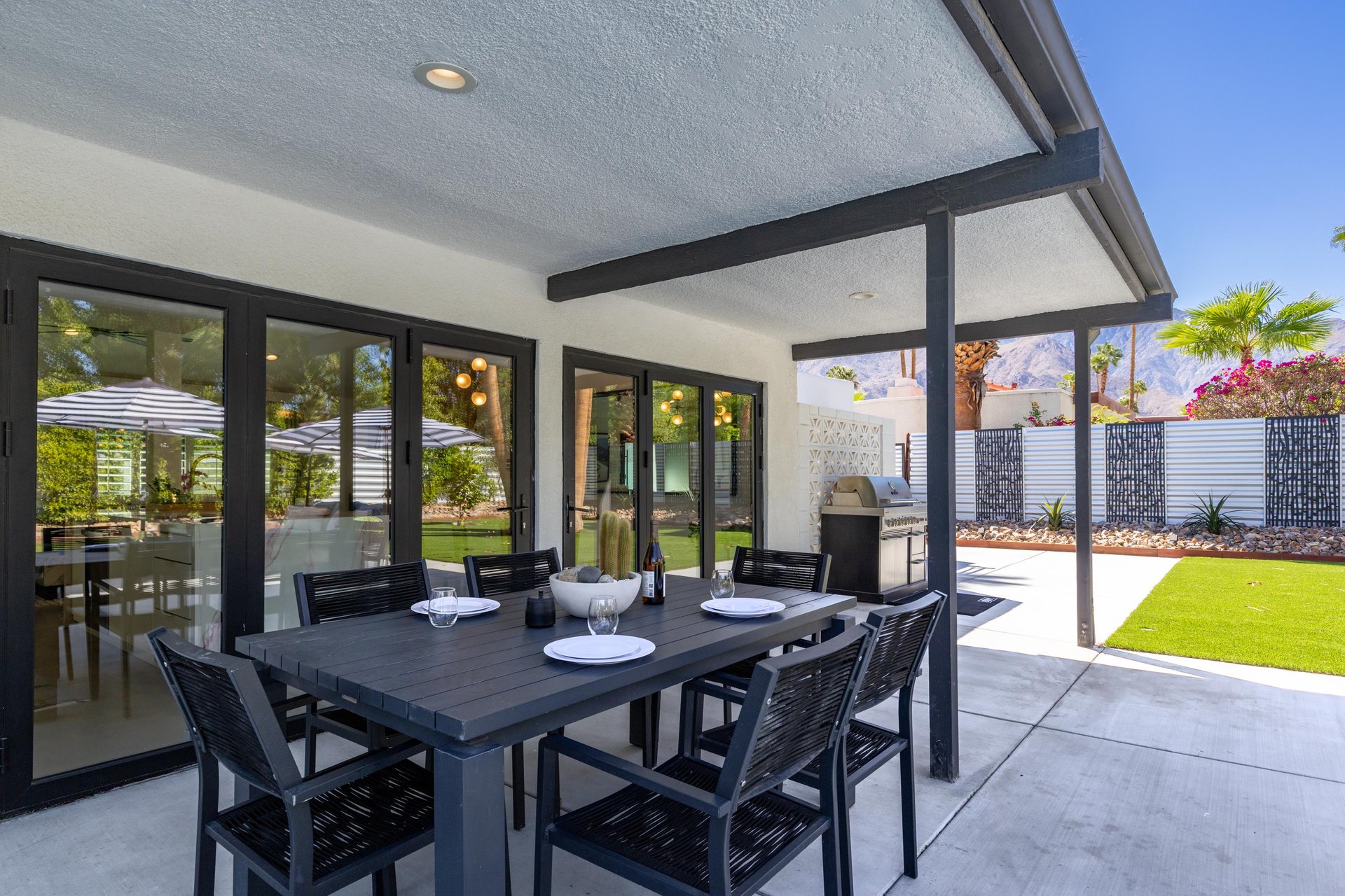 Covered al fresco dining for 6