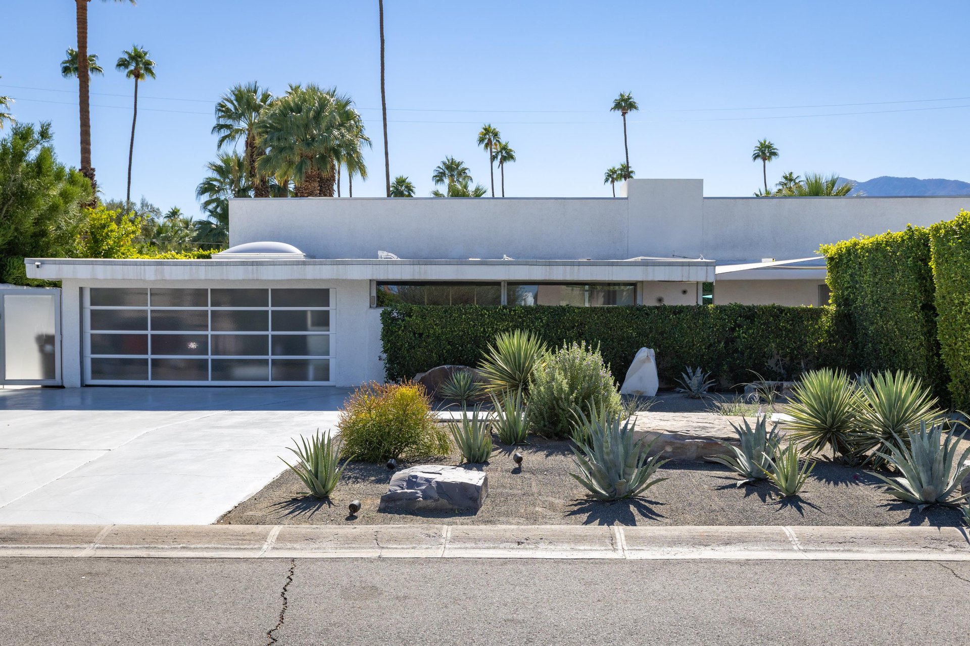 Welcome to Azure Palms at Deepwell