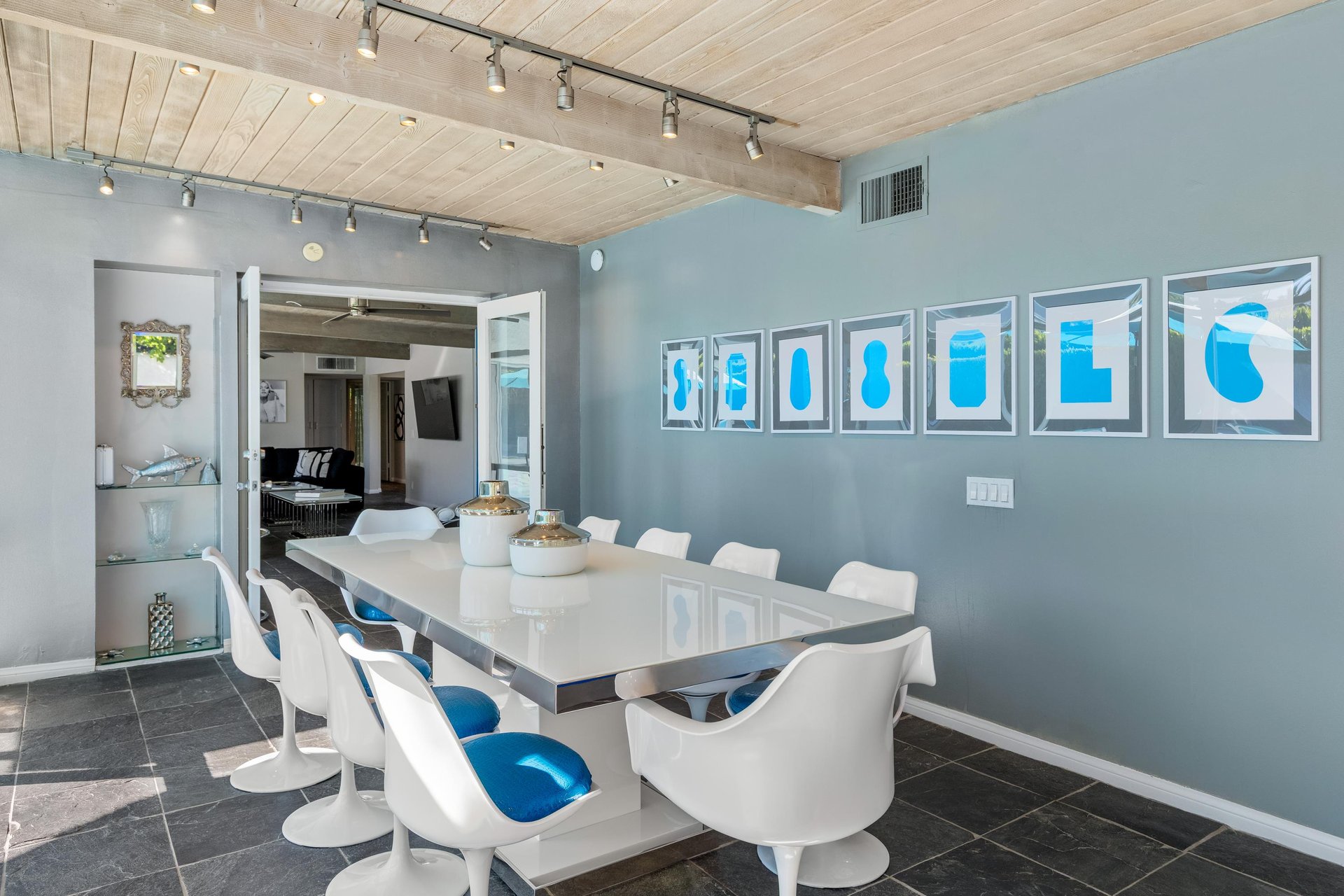 Enjoy spacious indoor dining for 10