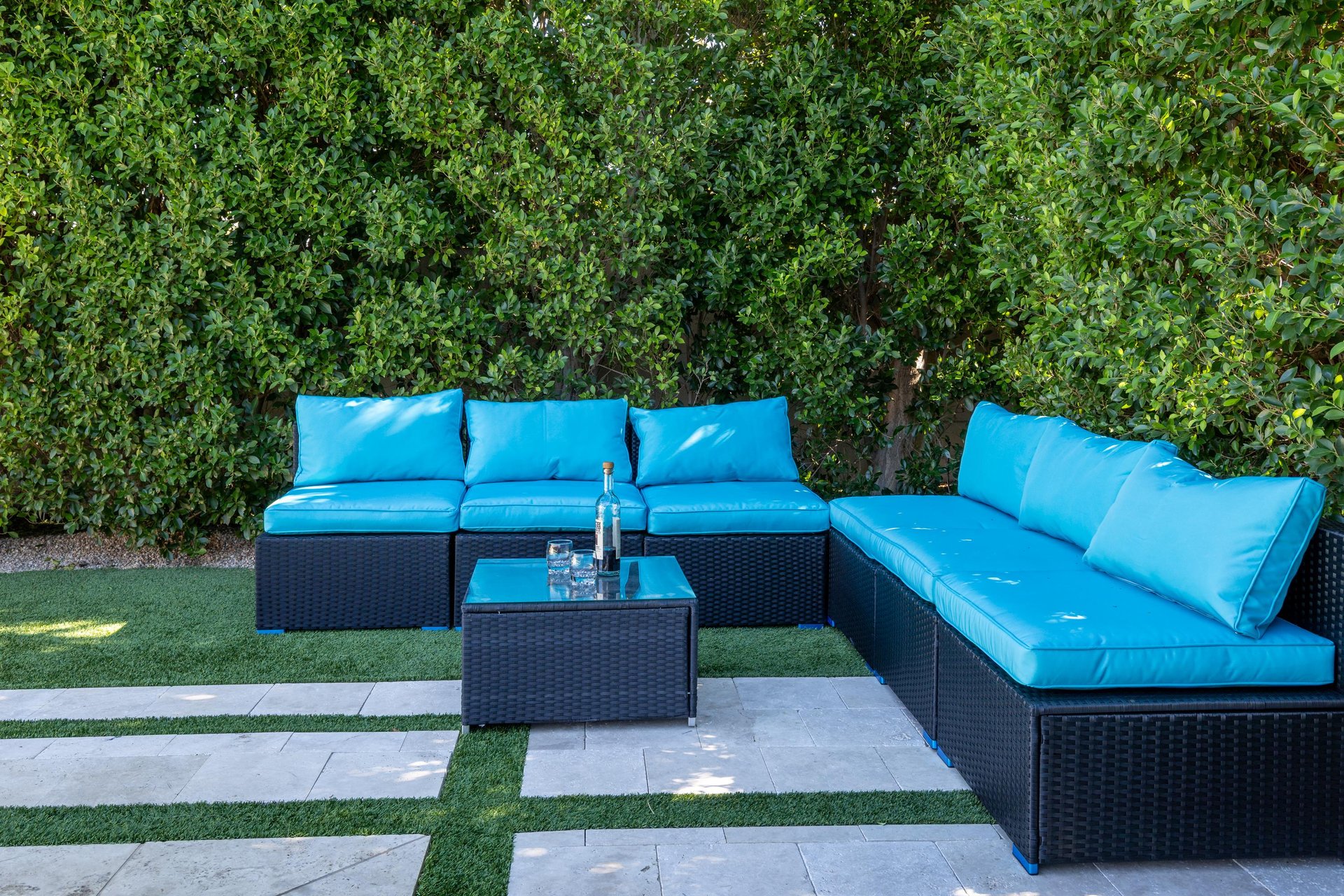 Tons of lounge areas