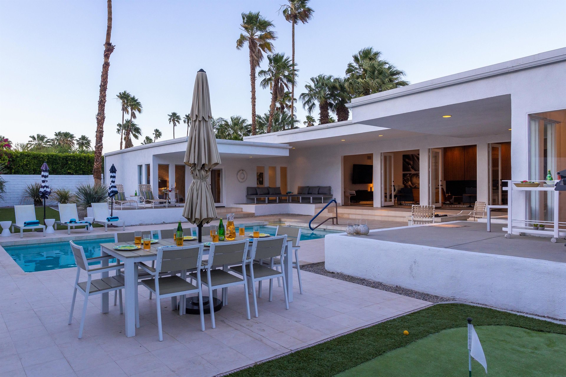 Enjoy dinner by the pool