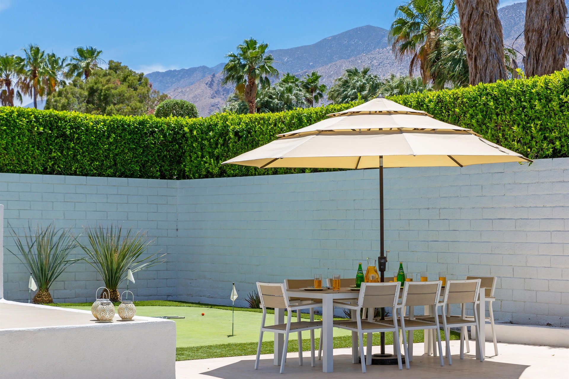 Alfresco dining in the glorious sunshine