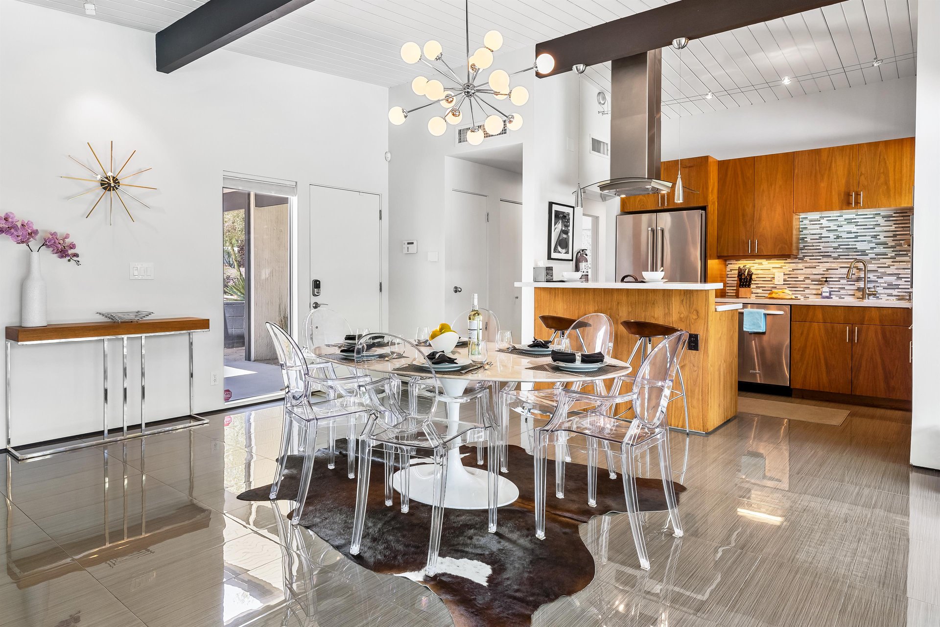 Indoor dining for six