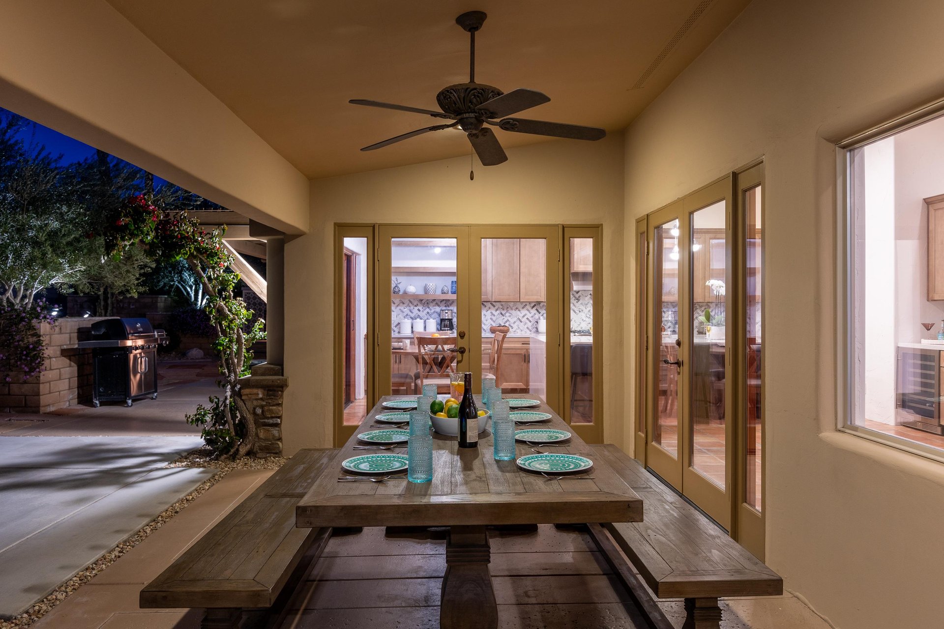 Outdoor dining for eight