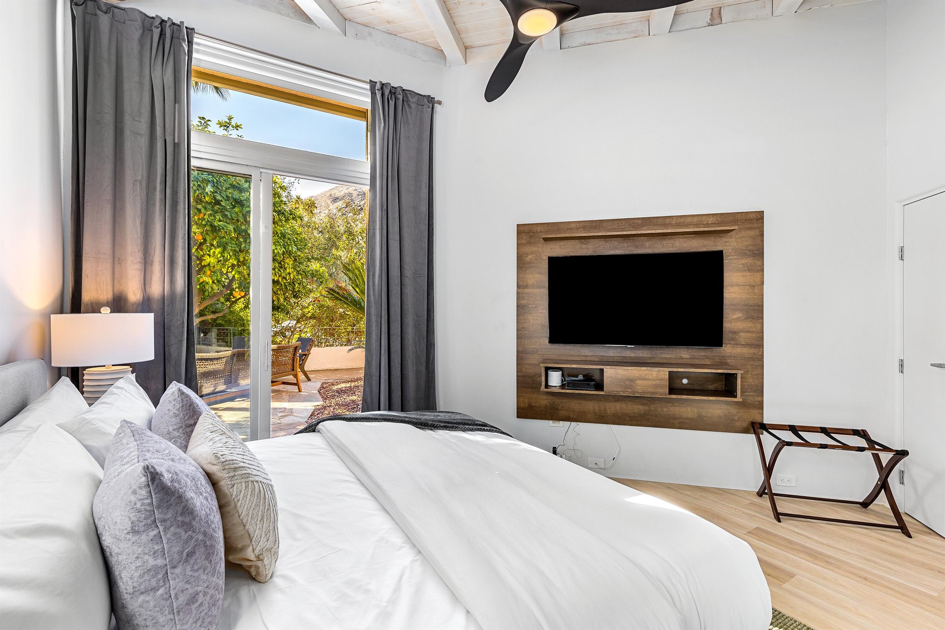 Relaxing guest bedroom