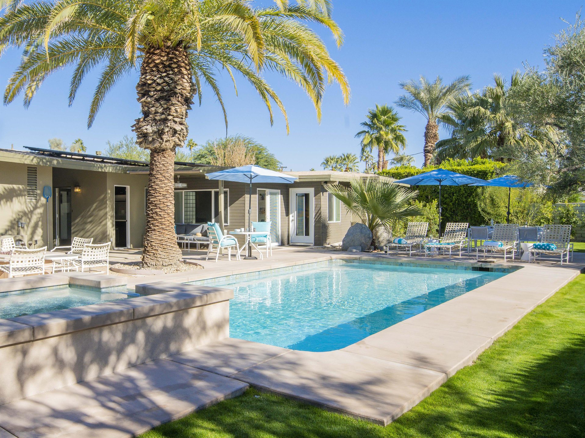 Fabulous resortstyle pool yard