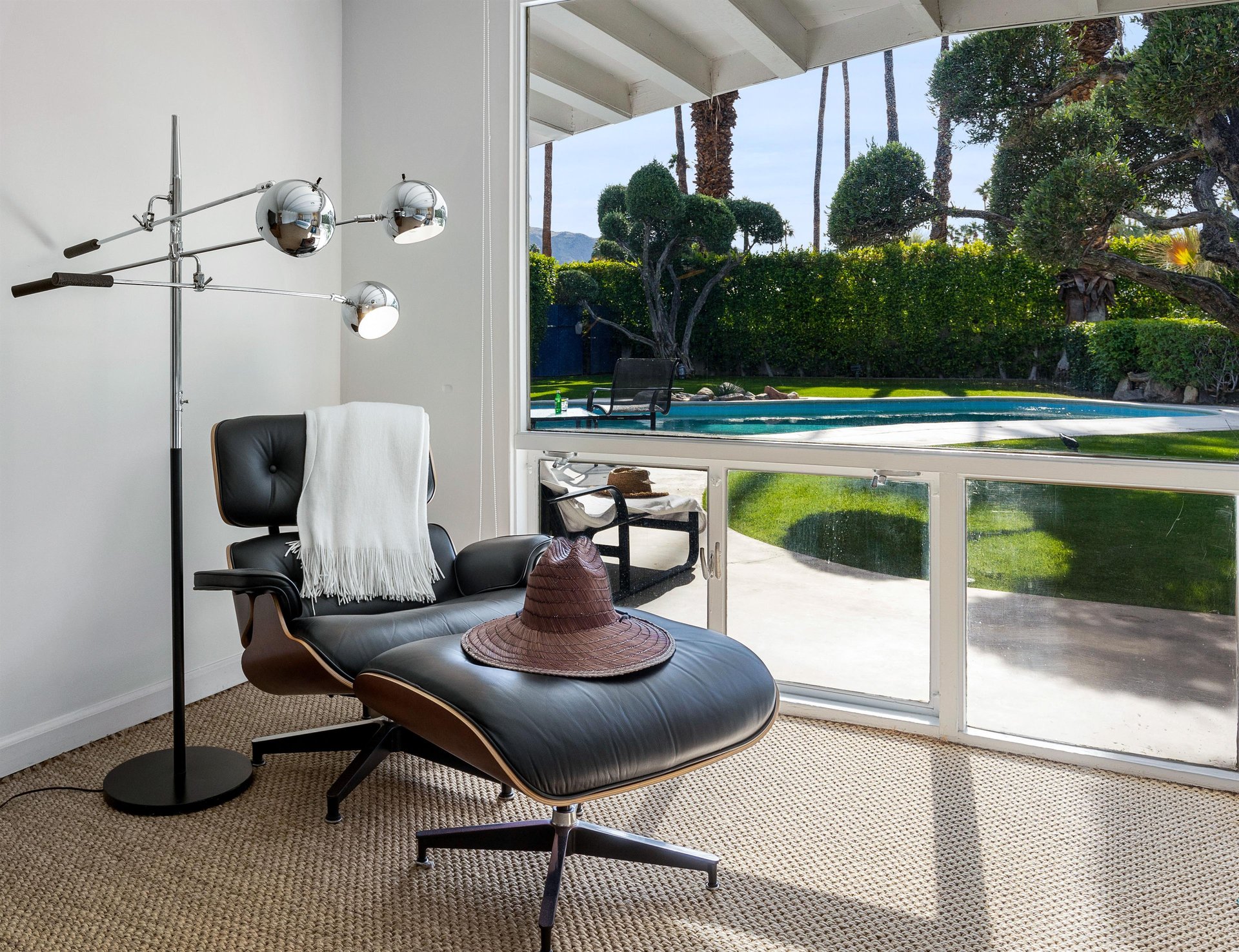 Comforting lounge chair