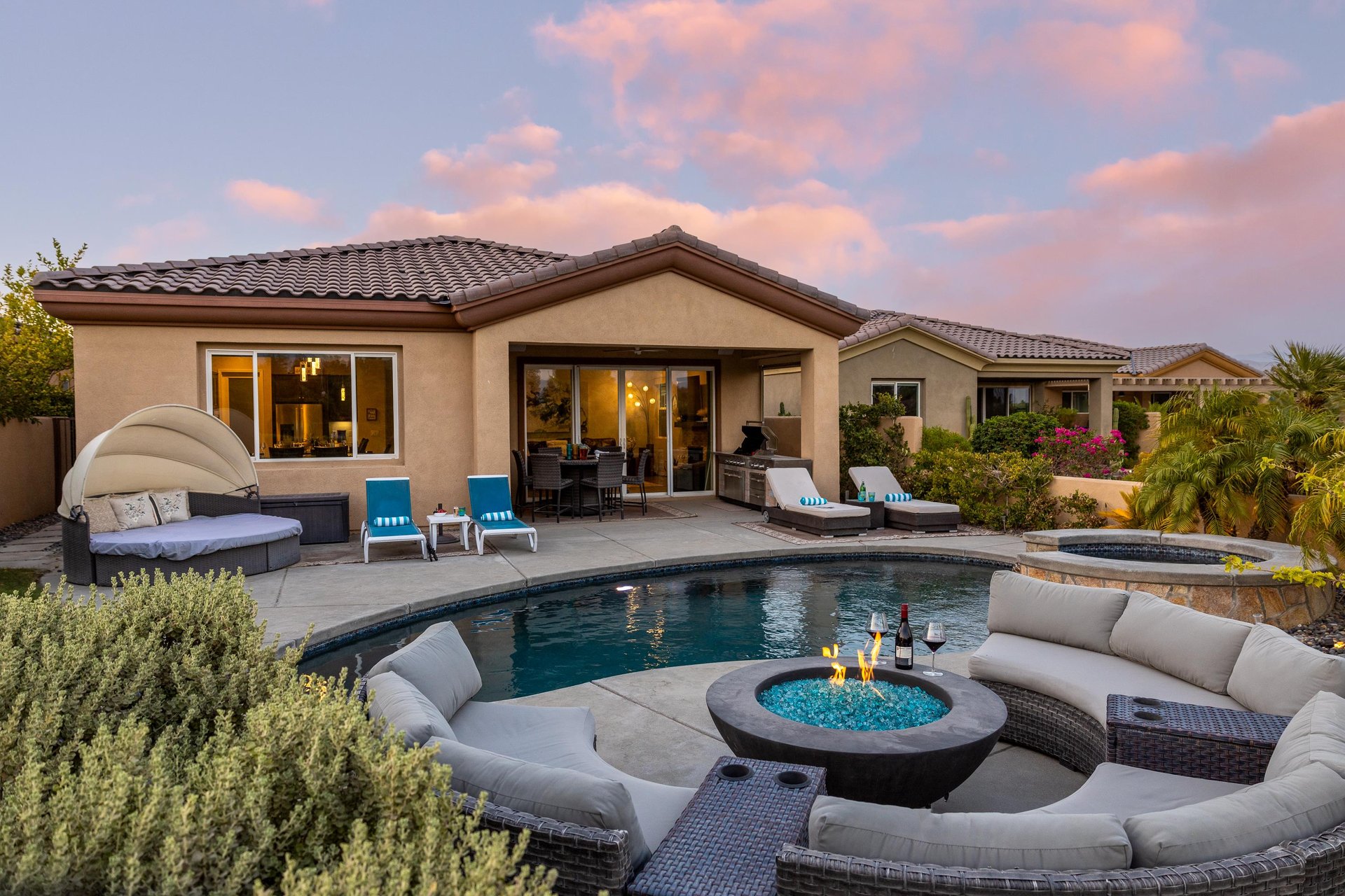 Gorgeous pool at Diamond Palms