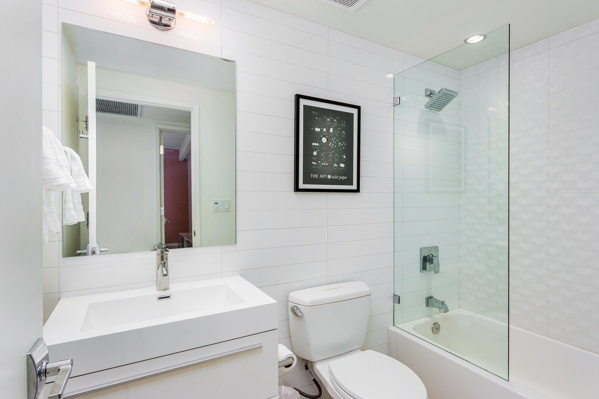 Sparkling guest bath