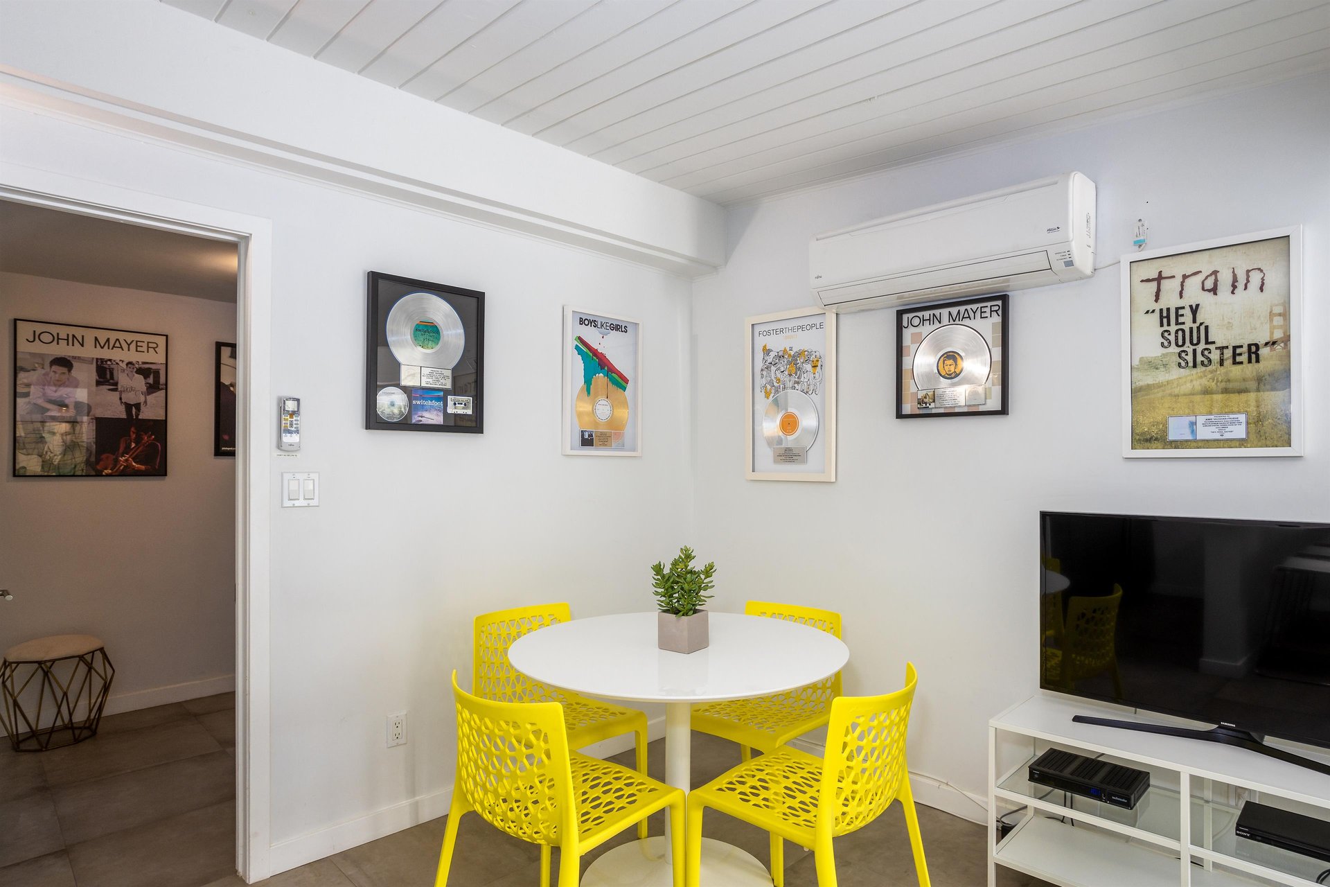 Breakfast table for four