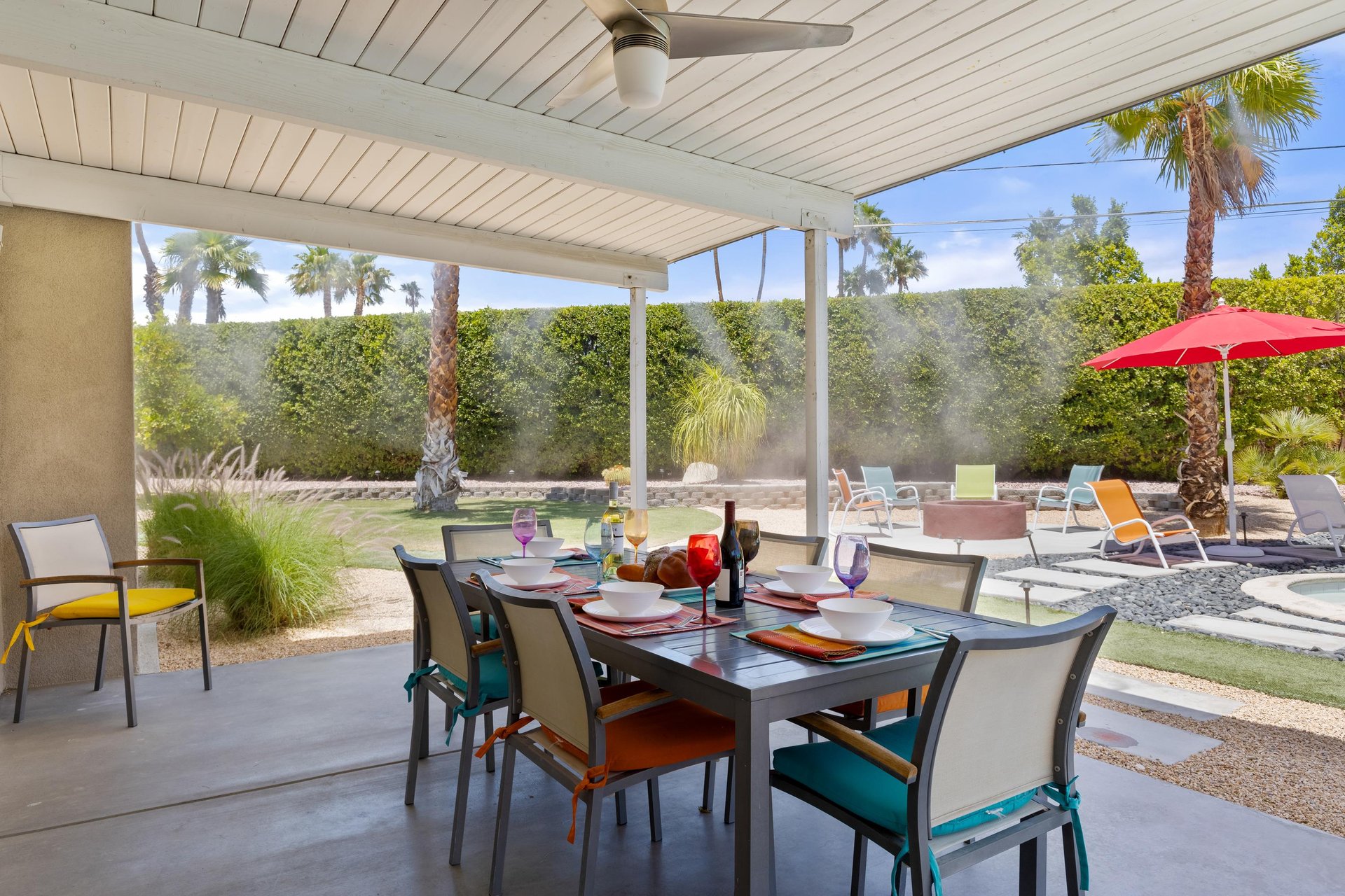 Covered outdoor al fresco dining for 6