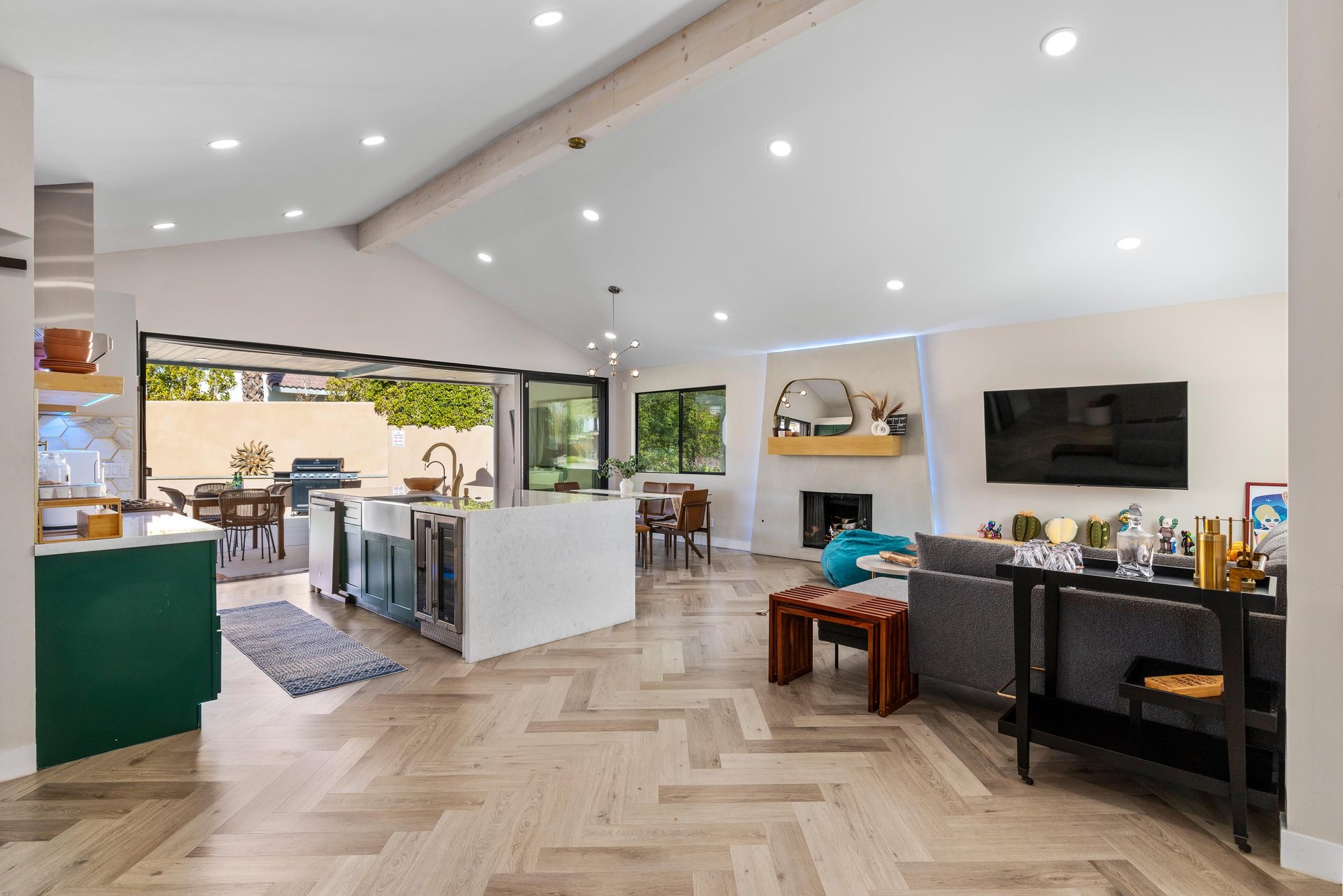 Spacious living, dining and kitchen area