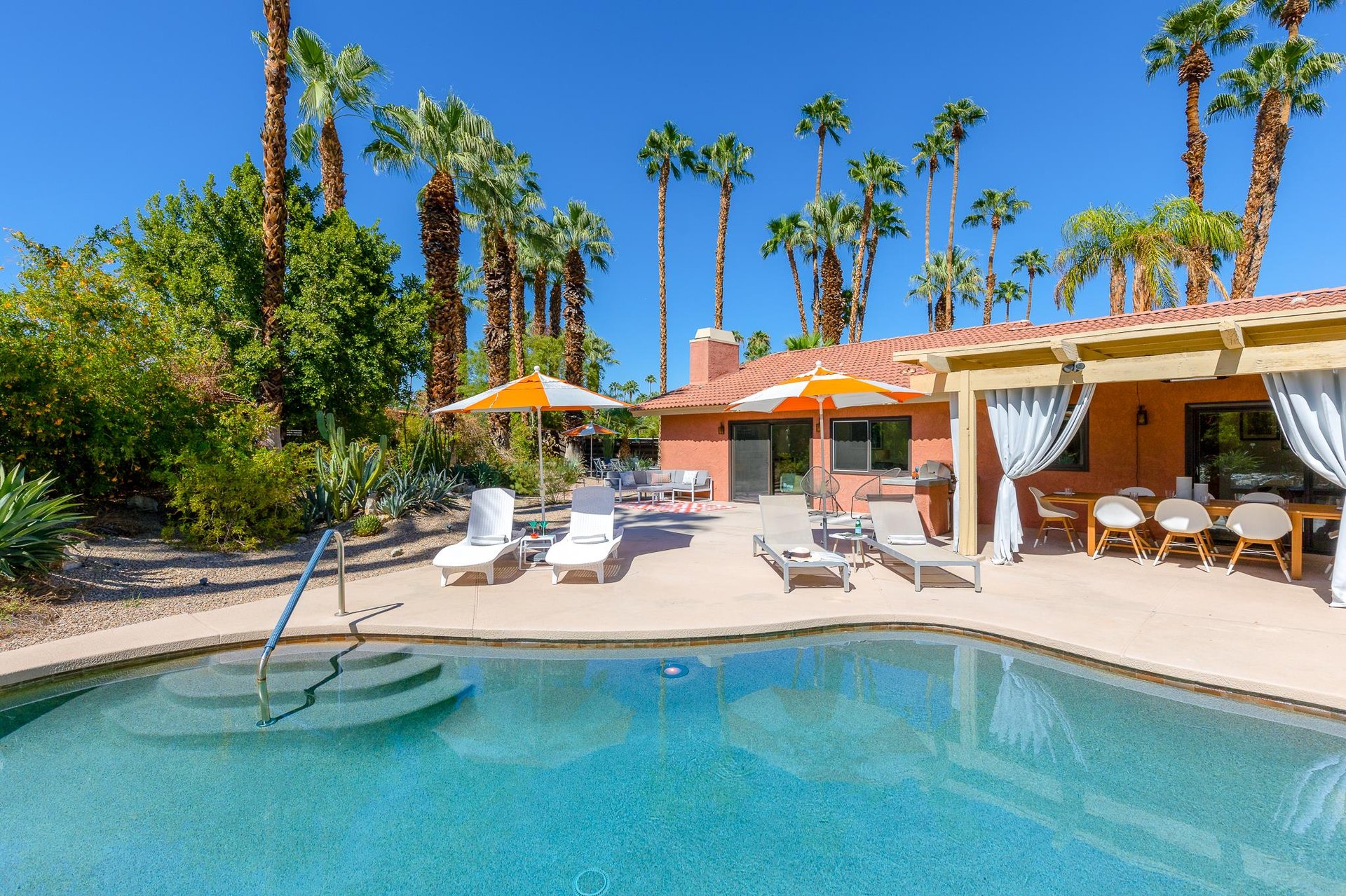 Sip a cocktail and relax the Palm Springs way