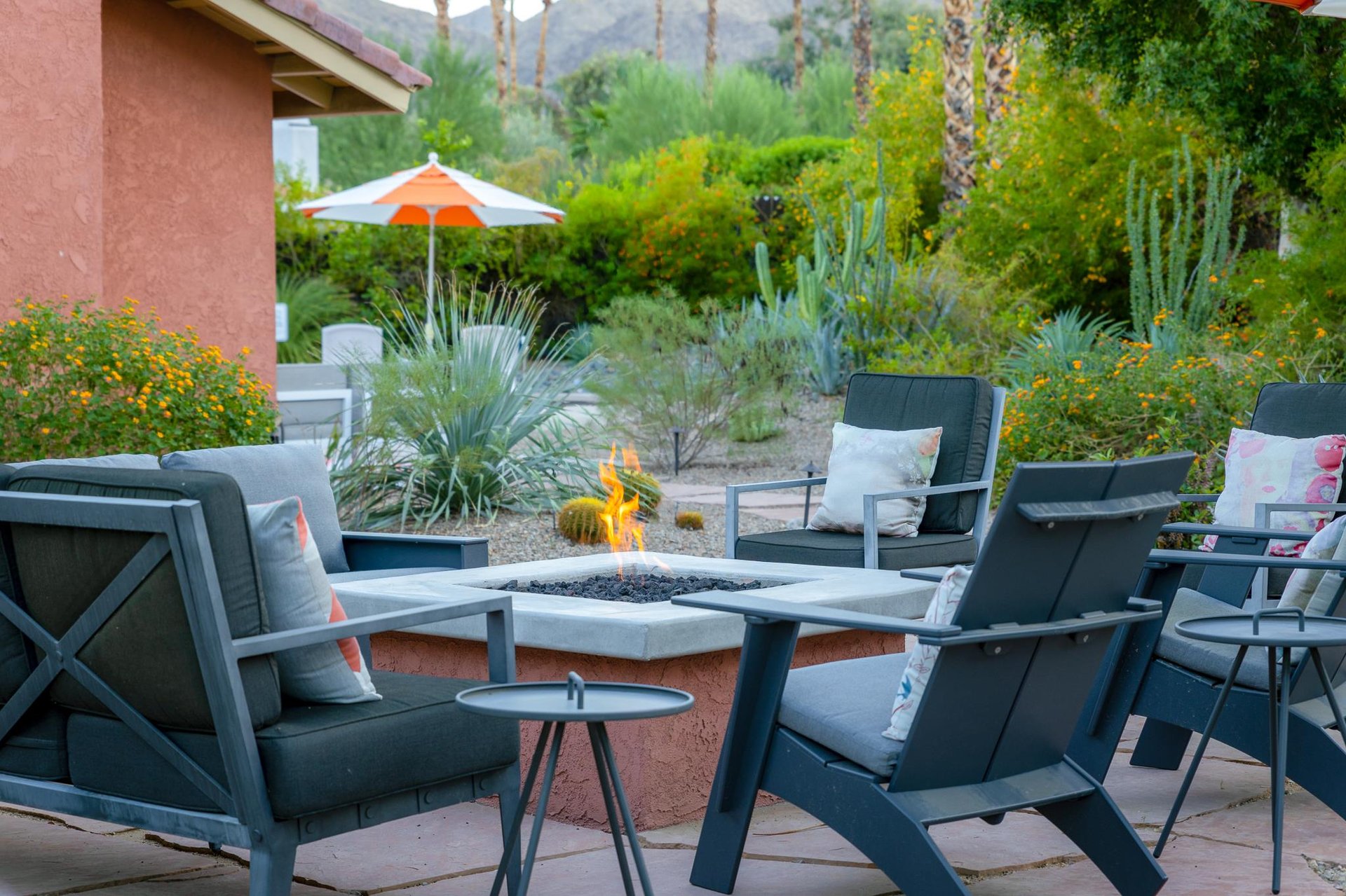 Comfy firepit with seating for 4